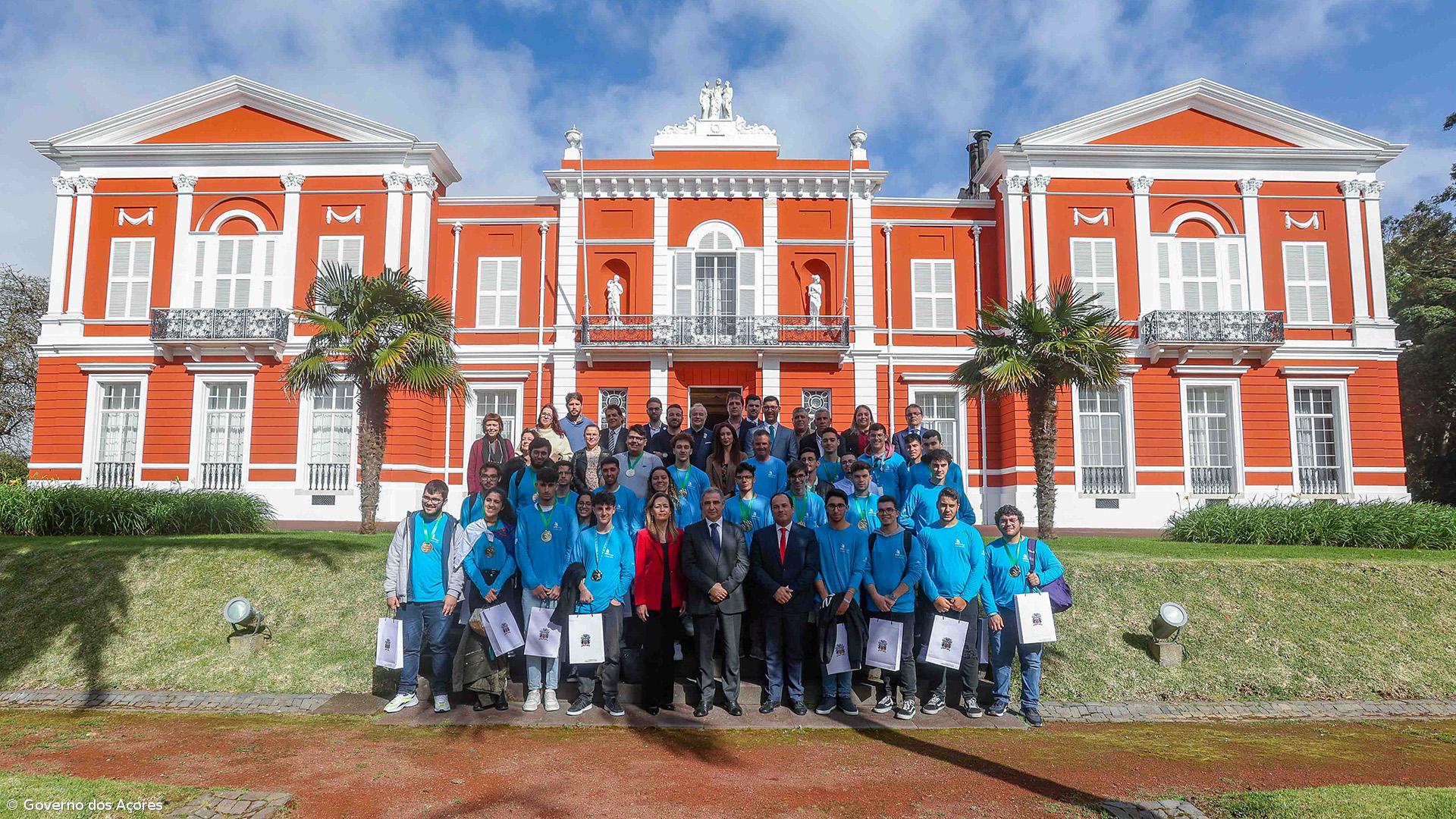 Participantes do 45.º Campeonato Nacional das Profissões recebidos por Bolieiro – Imagem 1
