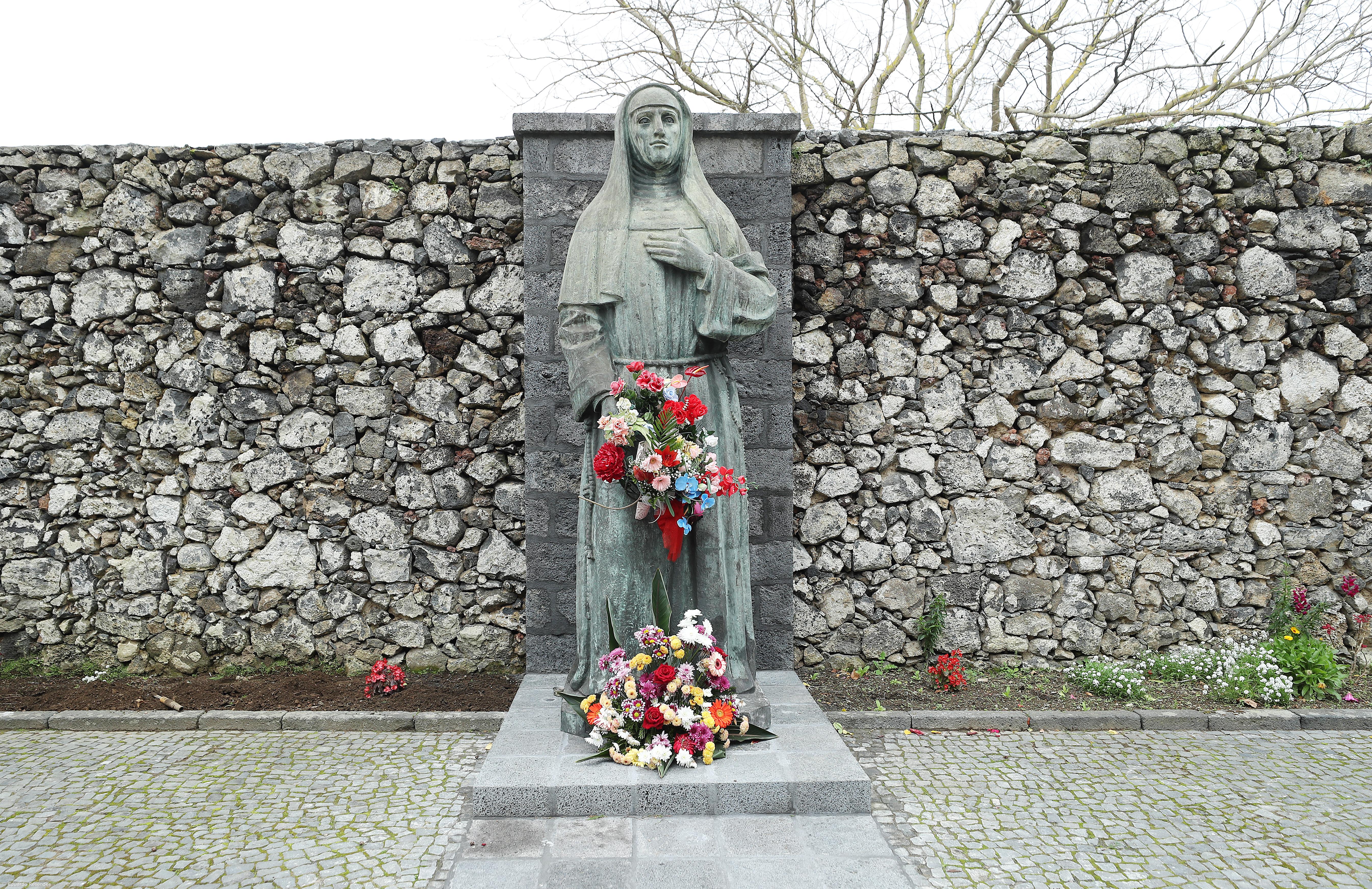 Nova estátua de Madre Teresa assinala 365 anos do nascimento – Imagem 2