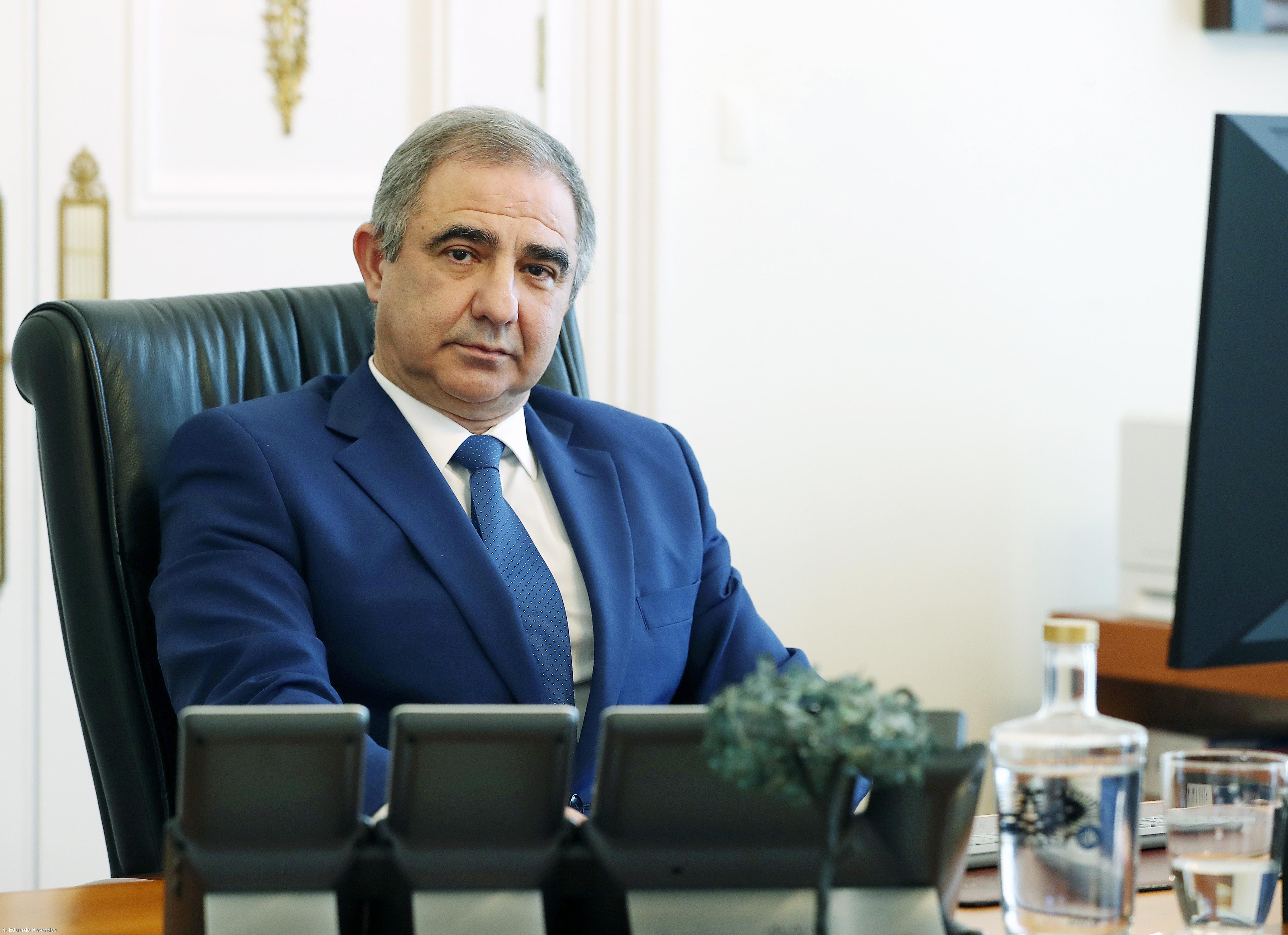 Governo açoriano considera “disparate” acusações de controlo da comunicação social – Imagem 1