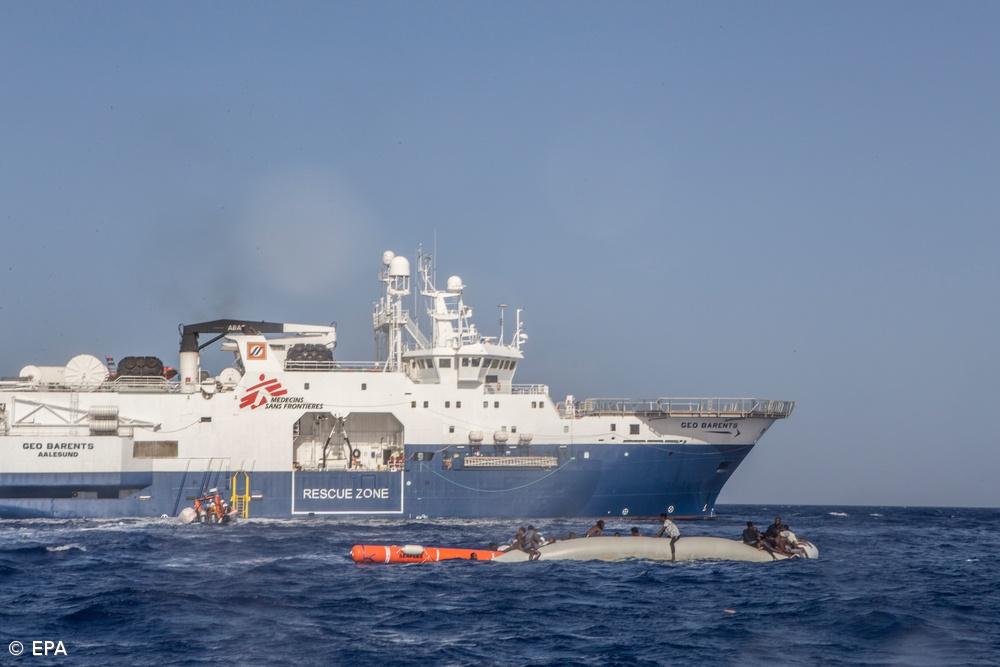 Navio dos Médicos Sem Fronteiras resgata 190 migrantes no Mediterrâneo central – Imagem 1