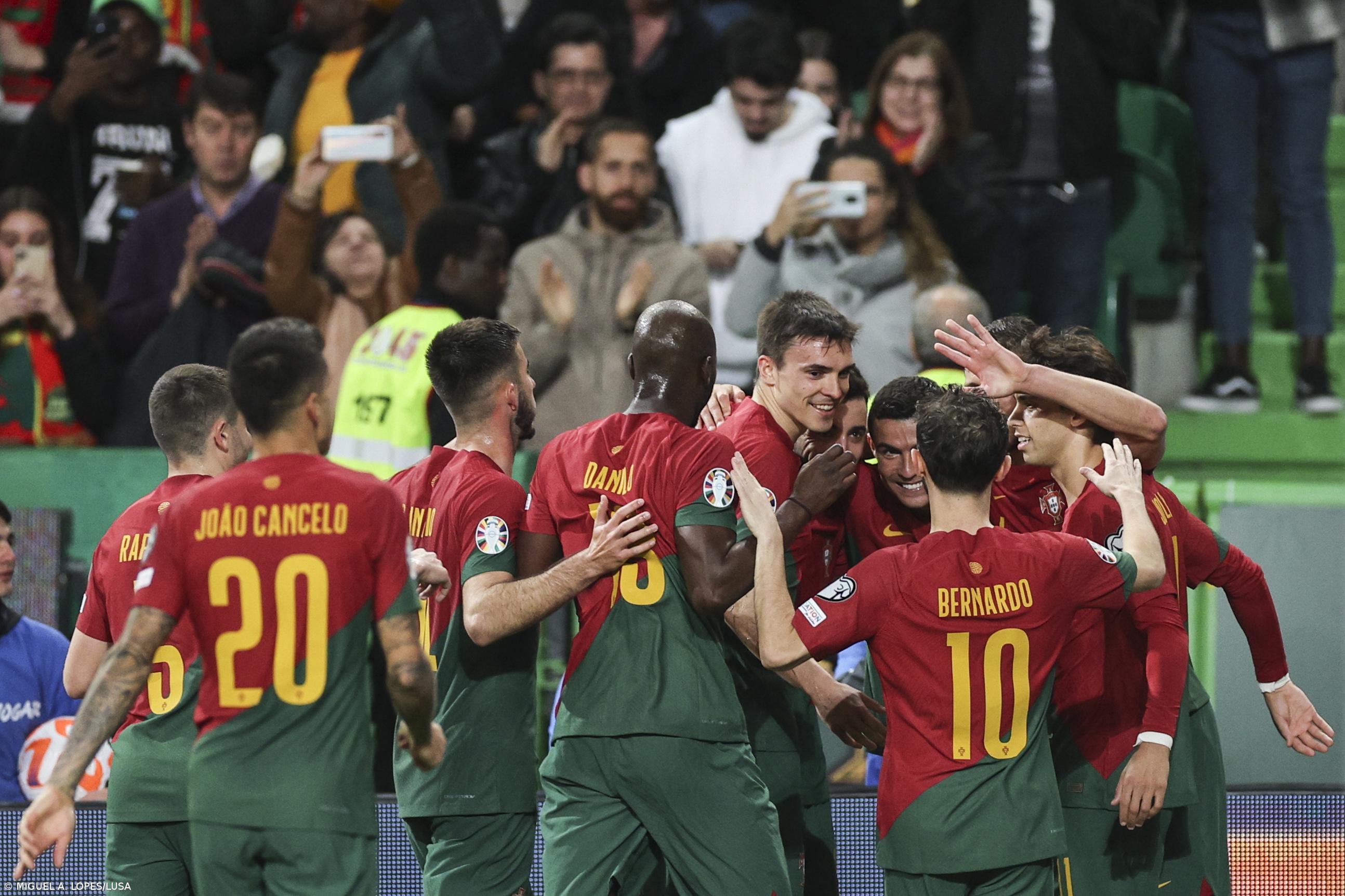 Bis' de Ronaldo em vitória curta de Portugal na estreia de Martínez – Imagem 1