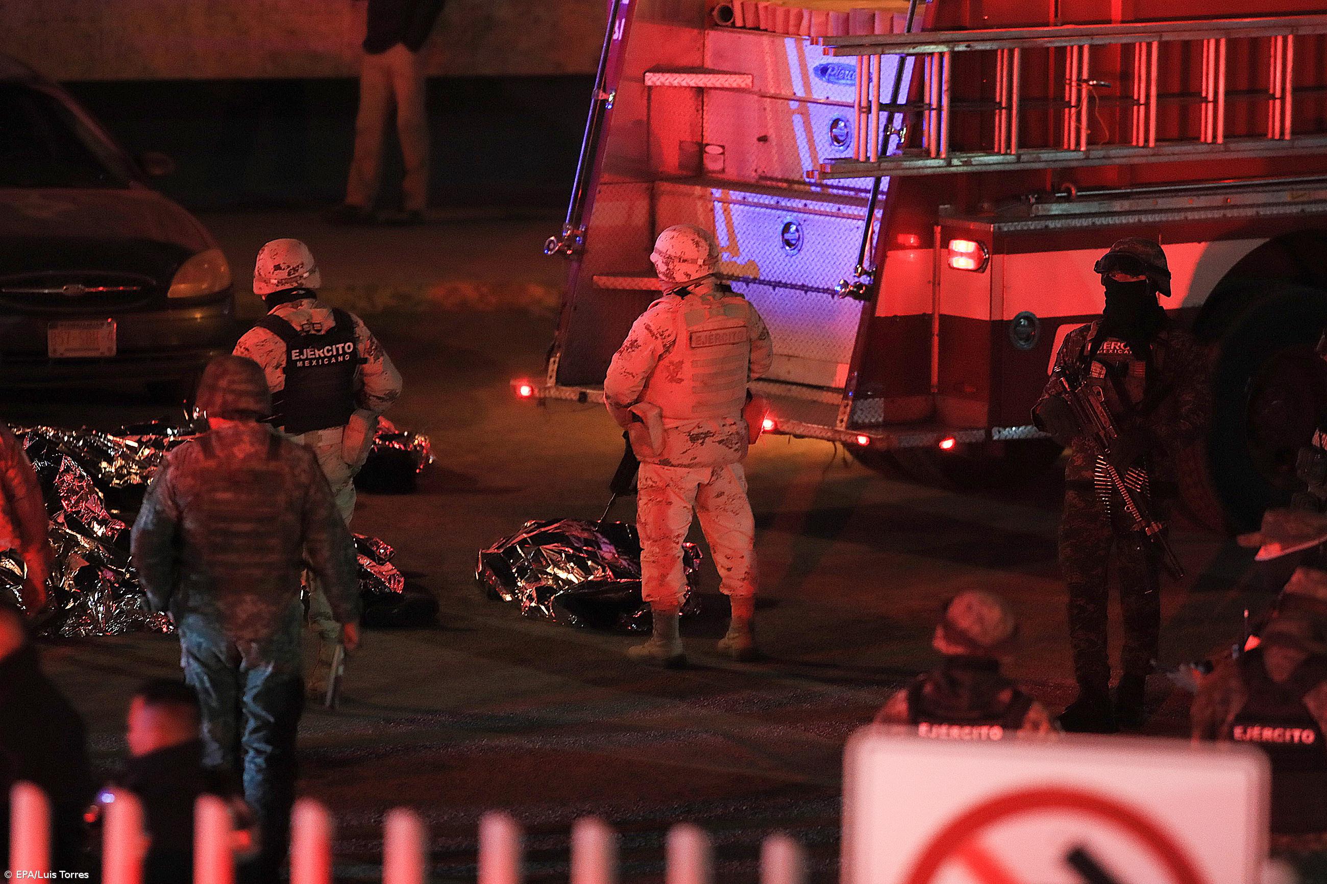 Sobe para 40 número de mortes em incêndio num centro de detenção mexicano de imigrantes – Imagem 1