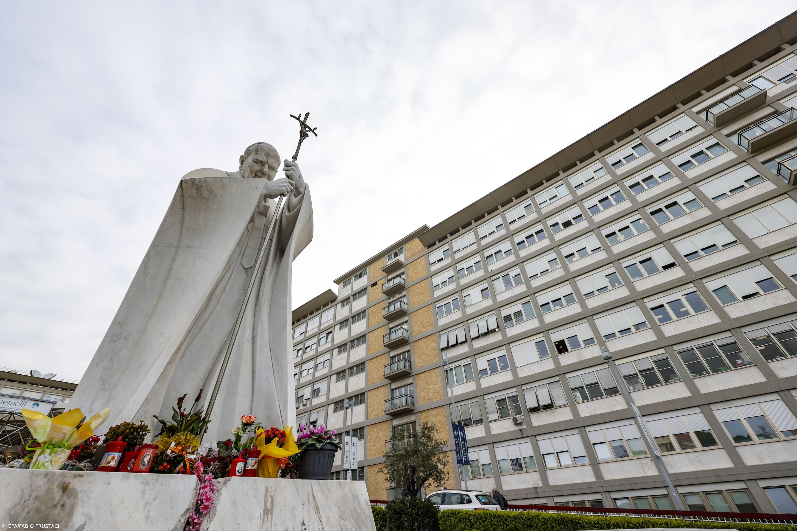 Papa Francisco hospitalizado com infeção respiratória  – Imagem 1