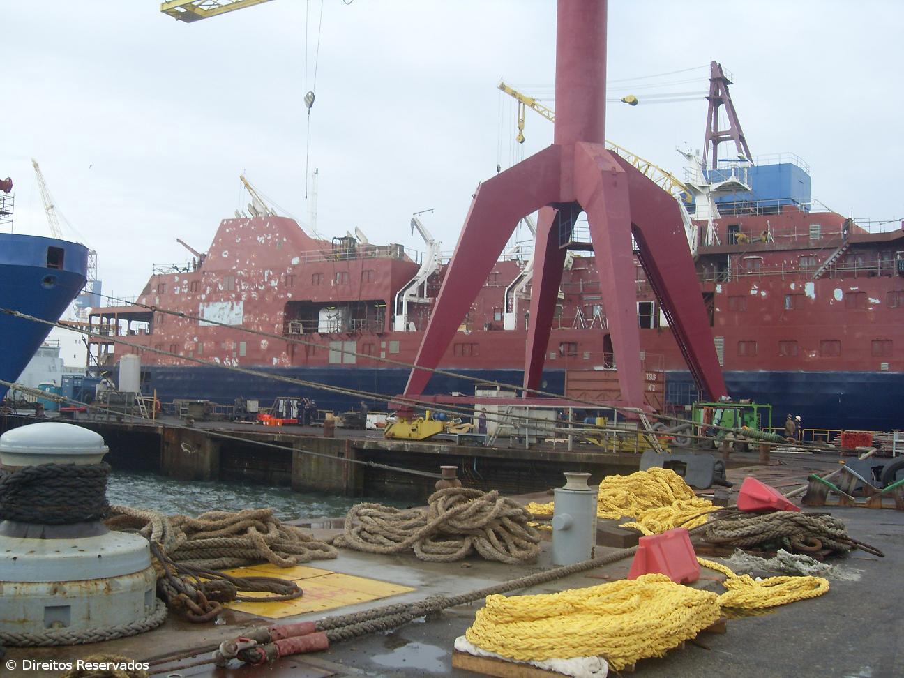 Dezasseis trabalhadores em peça de teatro sobre a empresa – Imagem 1