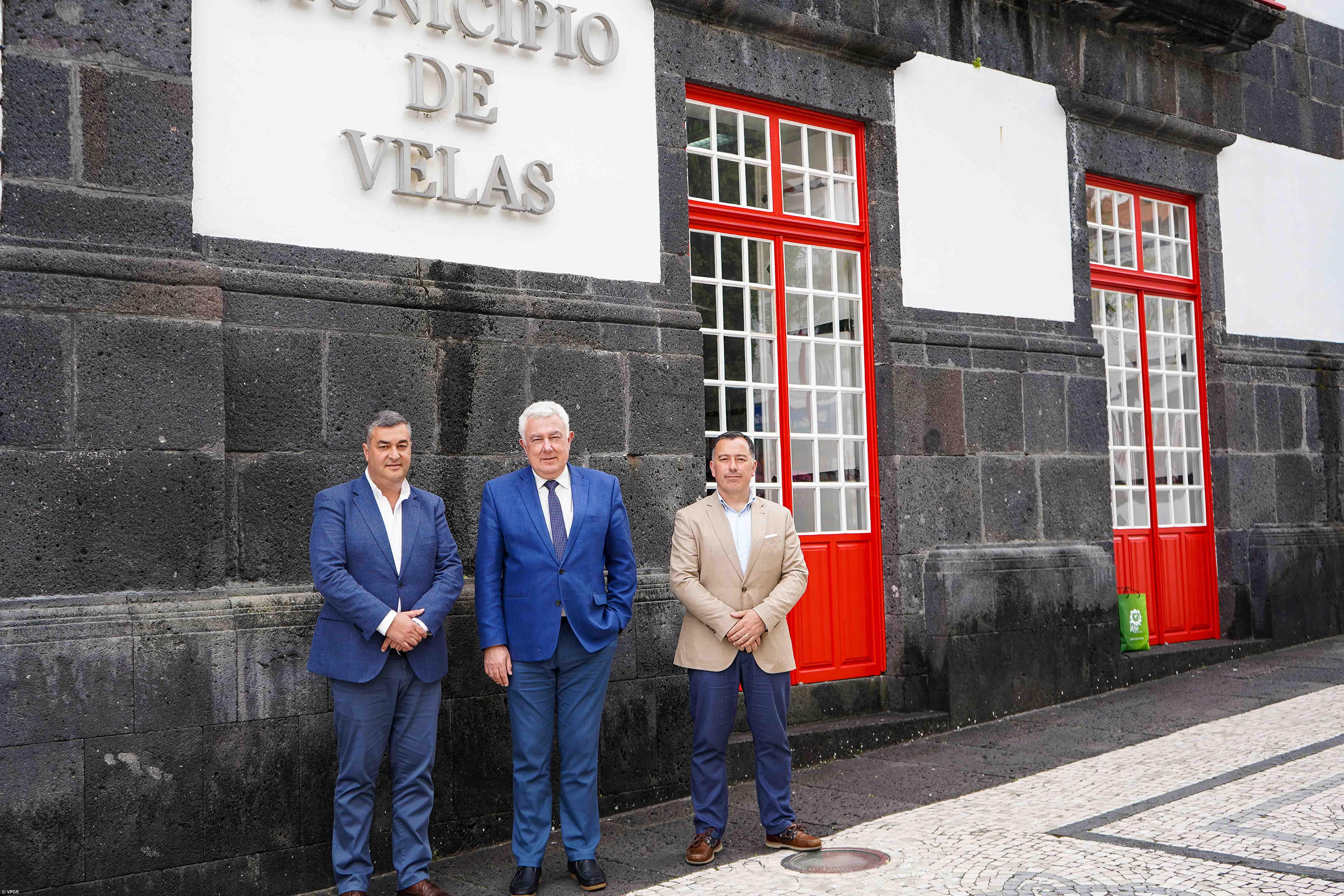 Artur Lima reúne-se com Presidente da Câmara de Velas para abordar estratégia de habitação – Imagem 1