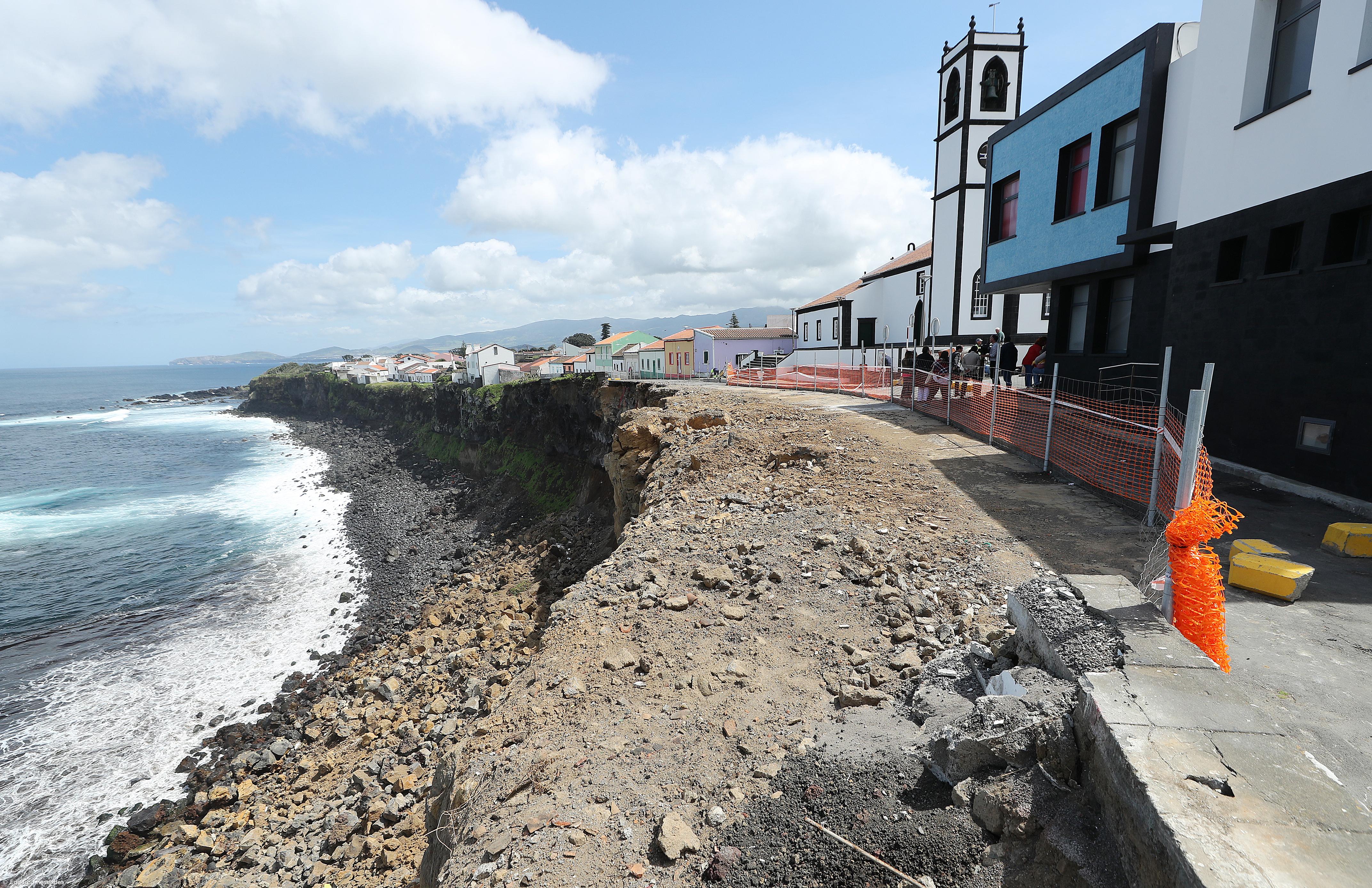 Açores aceleram obra de proteção de falésia instável nas Calhetas – Imagem 4