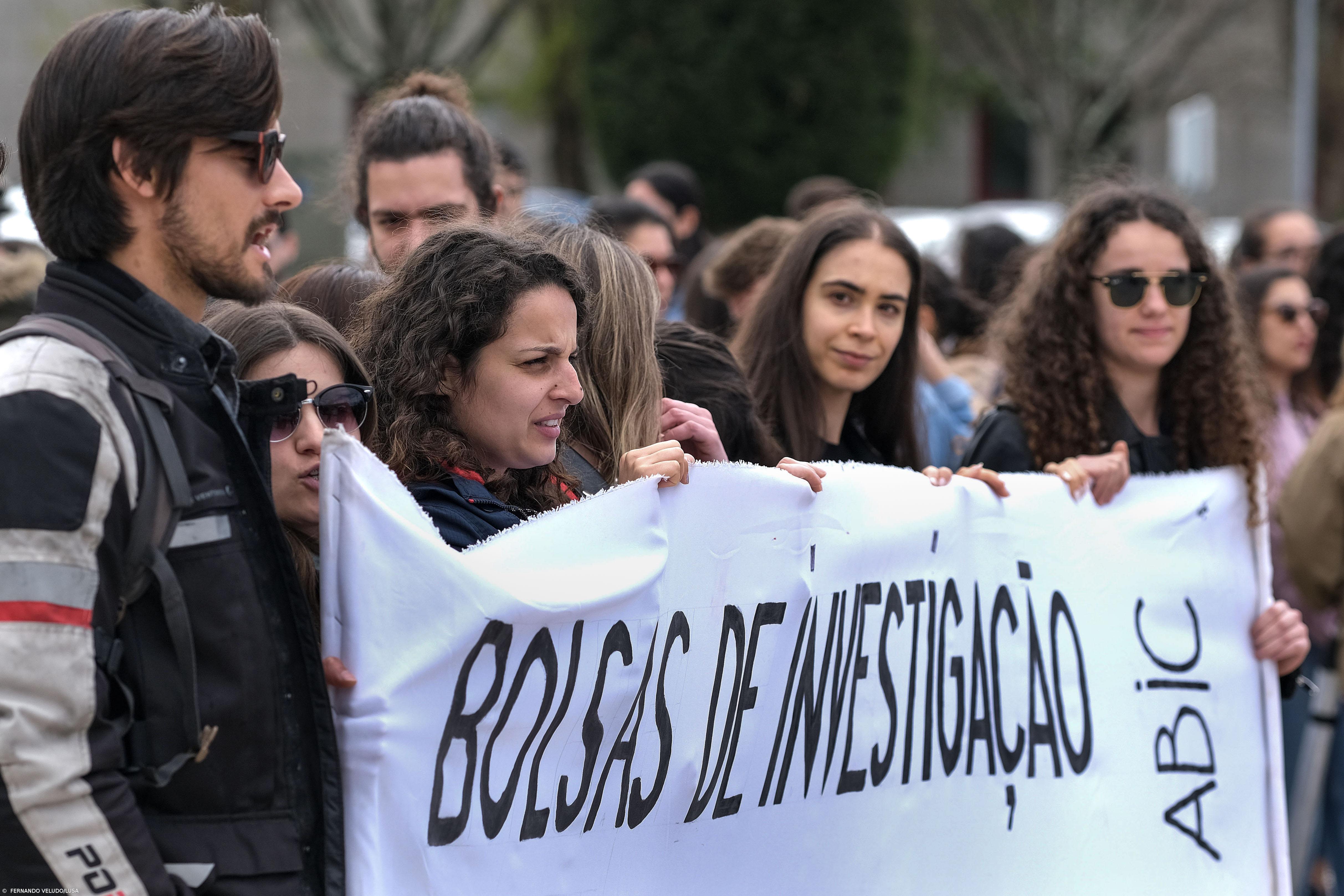 Investigadores com bolsa ou vínculo precário exigem condições dignas – Imagem 2