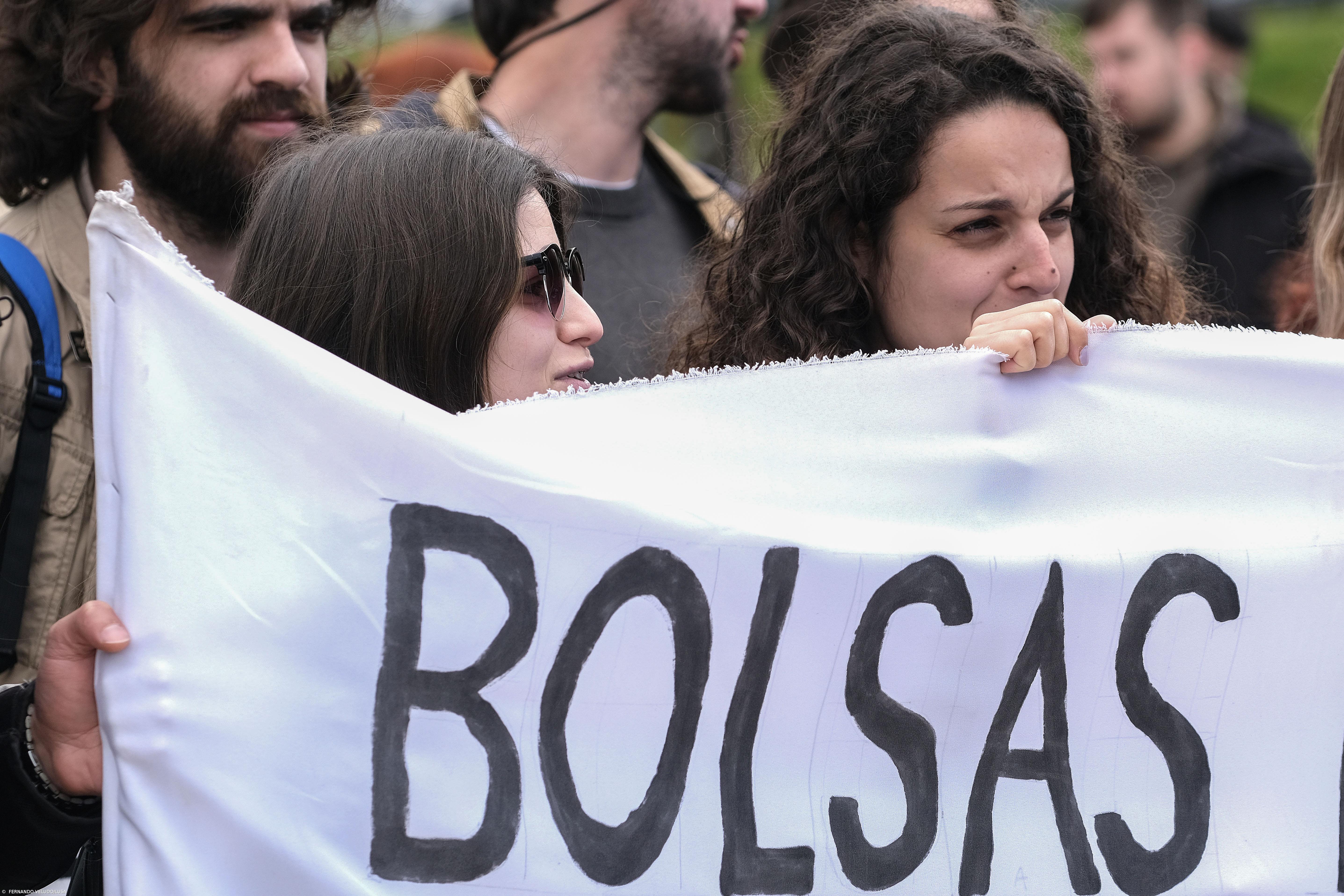 Investigadores com bolsa ou vínculo precário exigem condições dignas – Imagem 3
