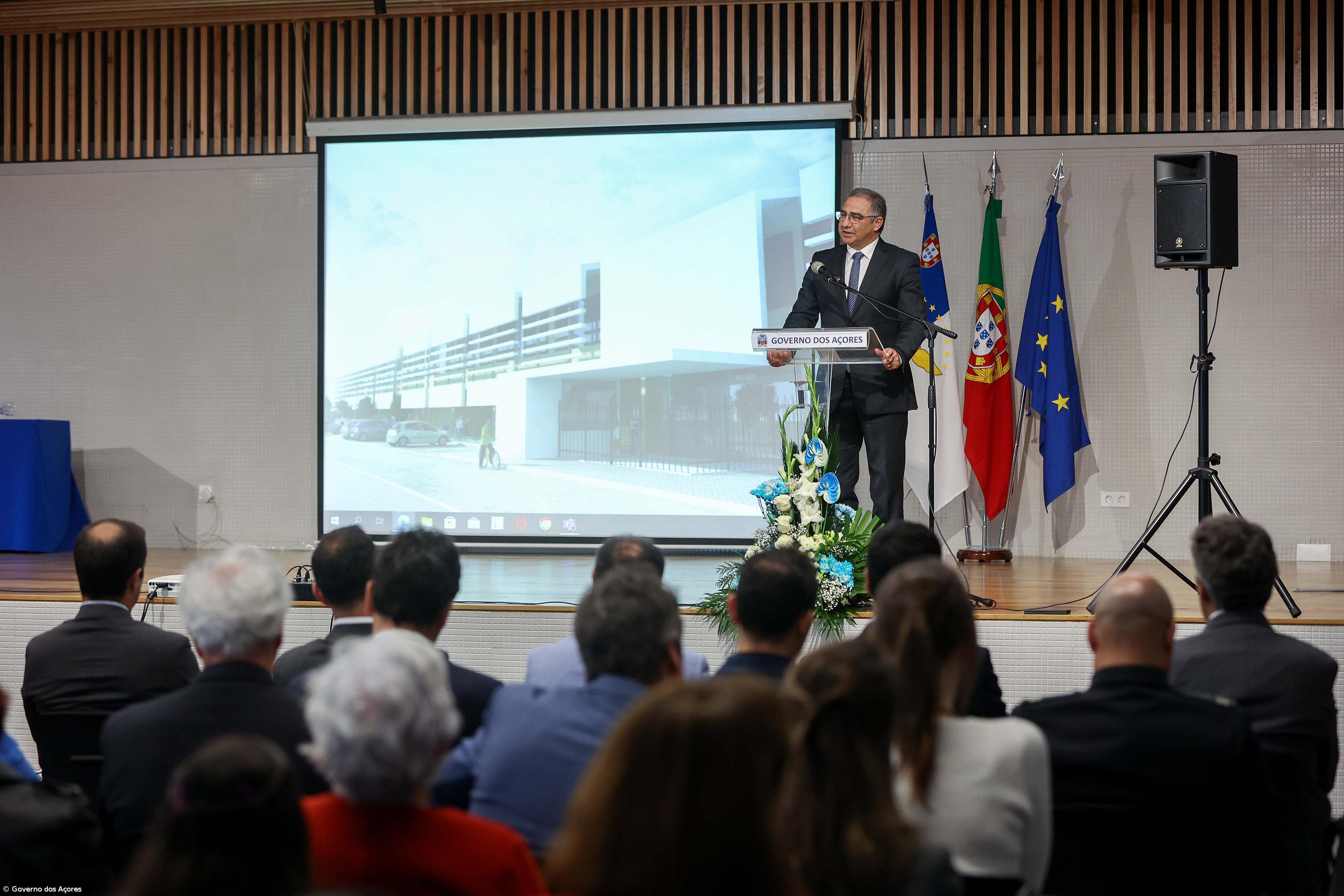 Governo açoriano defende “investimento justo” de 20ME na nova escola de Rabo de Peixe – Imagem 1