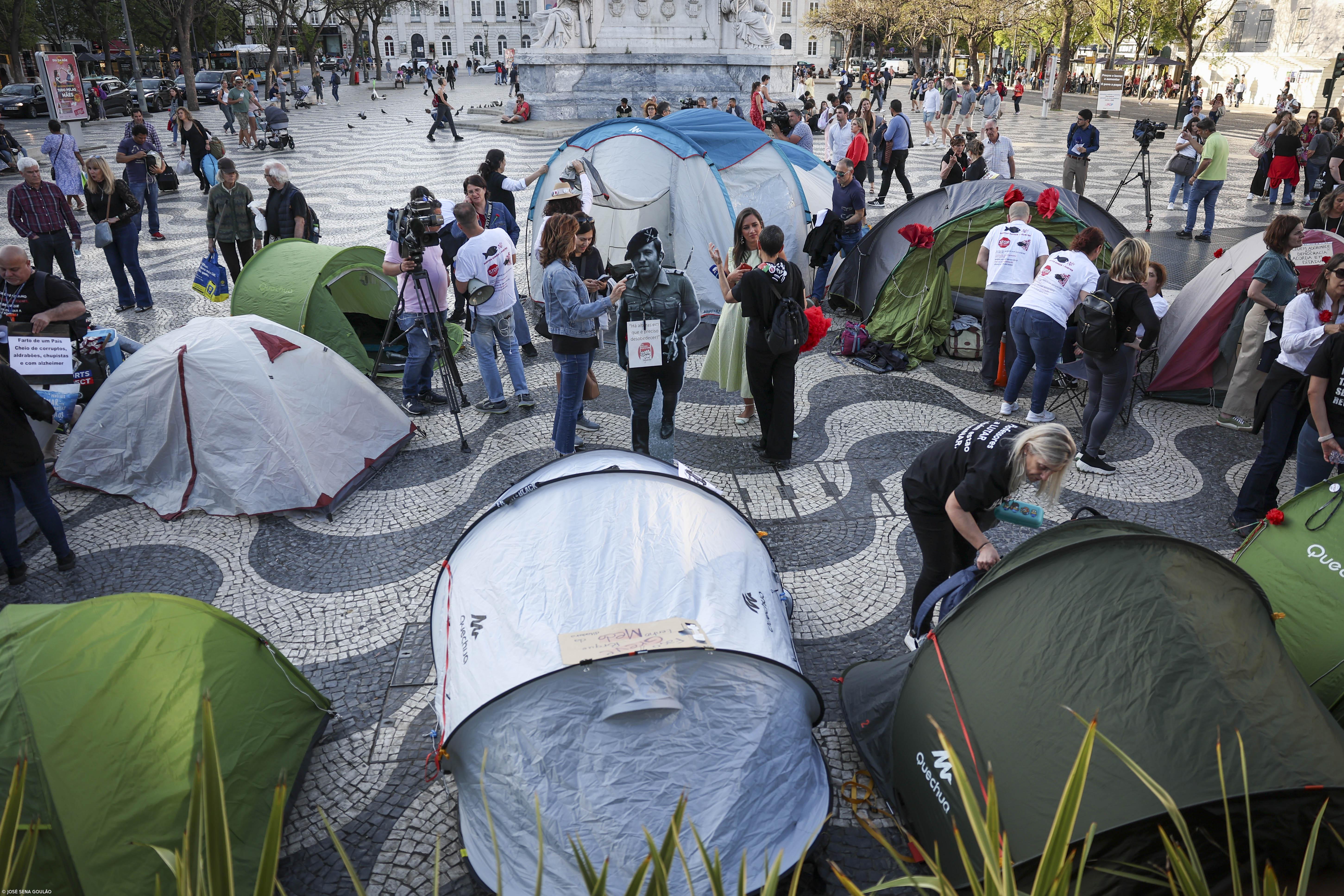 Inquérito conclui que maioria dos não docentes está insatisfeita com a carreira – Imagem 1