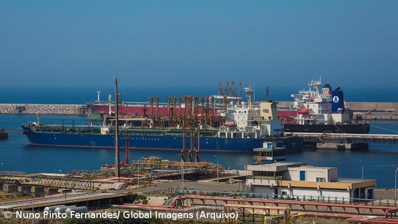 Pilotos de barra e portos regressam à greve pelo acesso à reforma em condições justas – Imagem 1