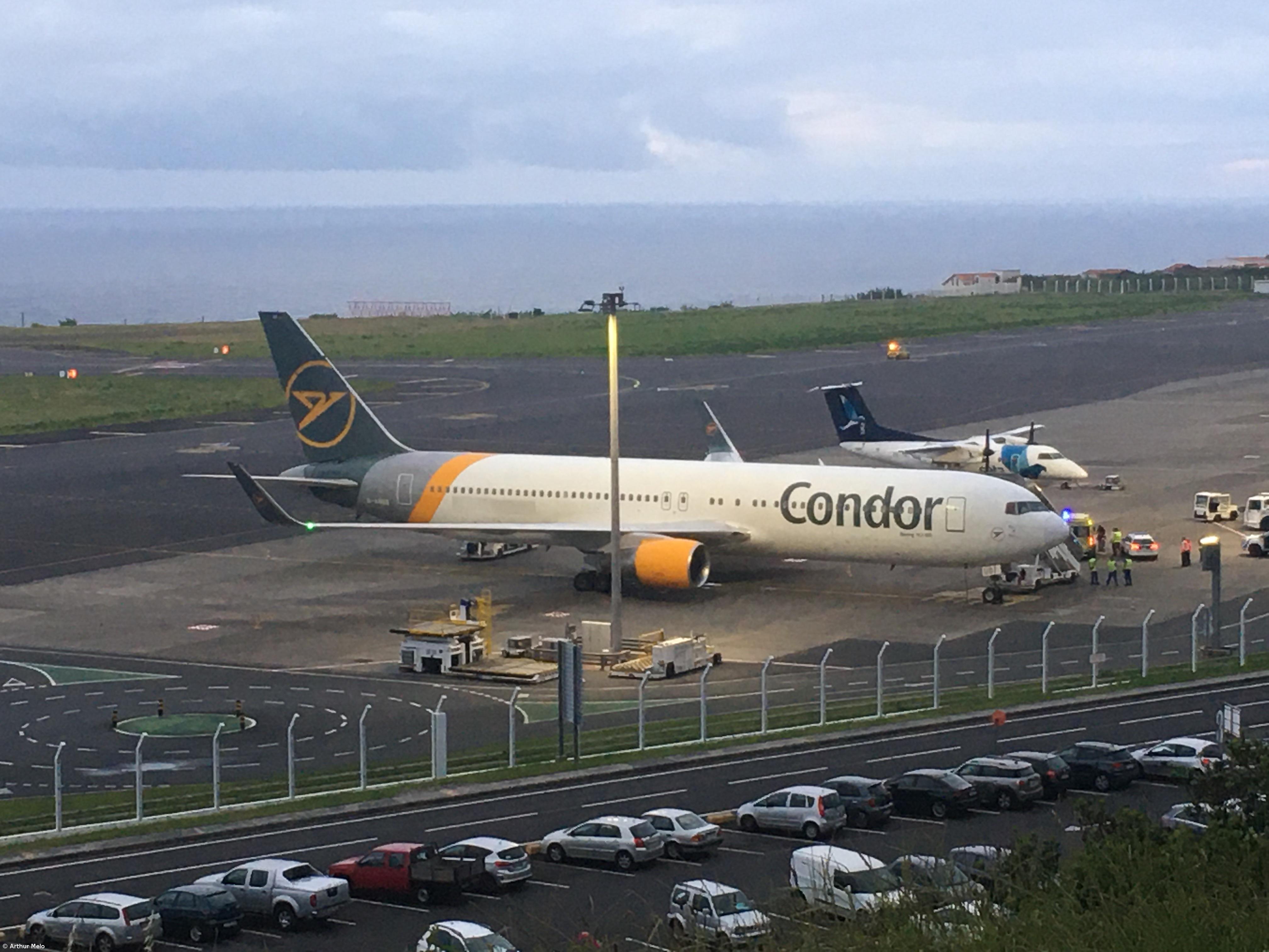 Agressões dentro de avião deixam casal detido em Ponta Delgada – Imagem 1