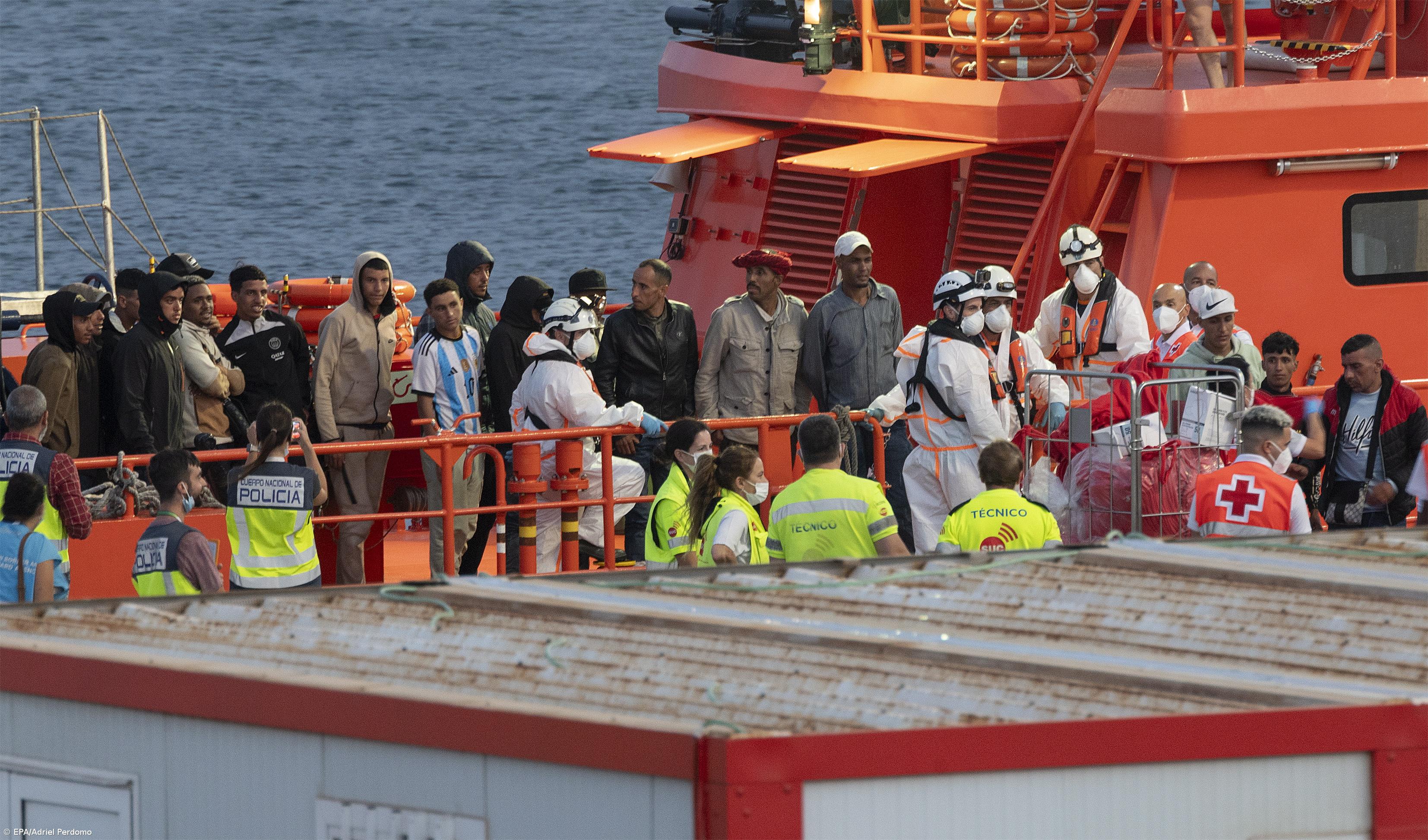 Mais de 300 pessoas resgatadas junto às Ilhas Canárias – Imagem 1