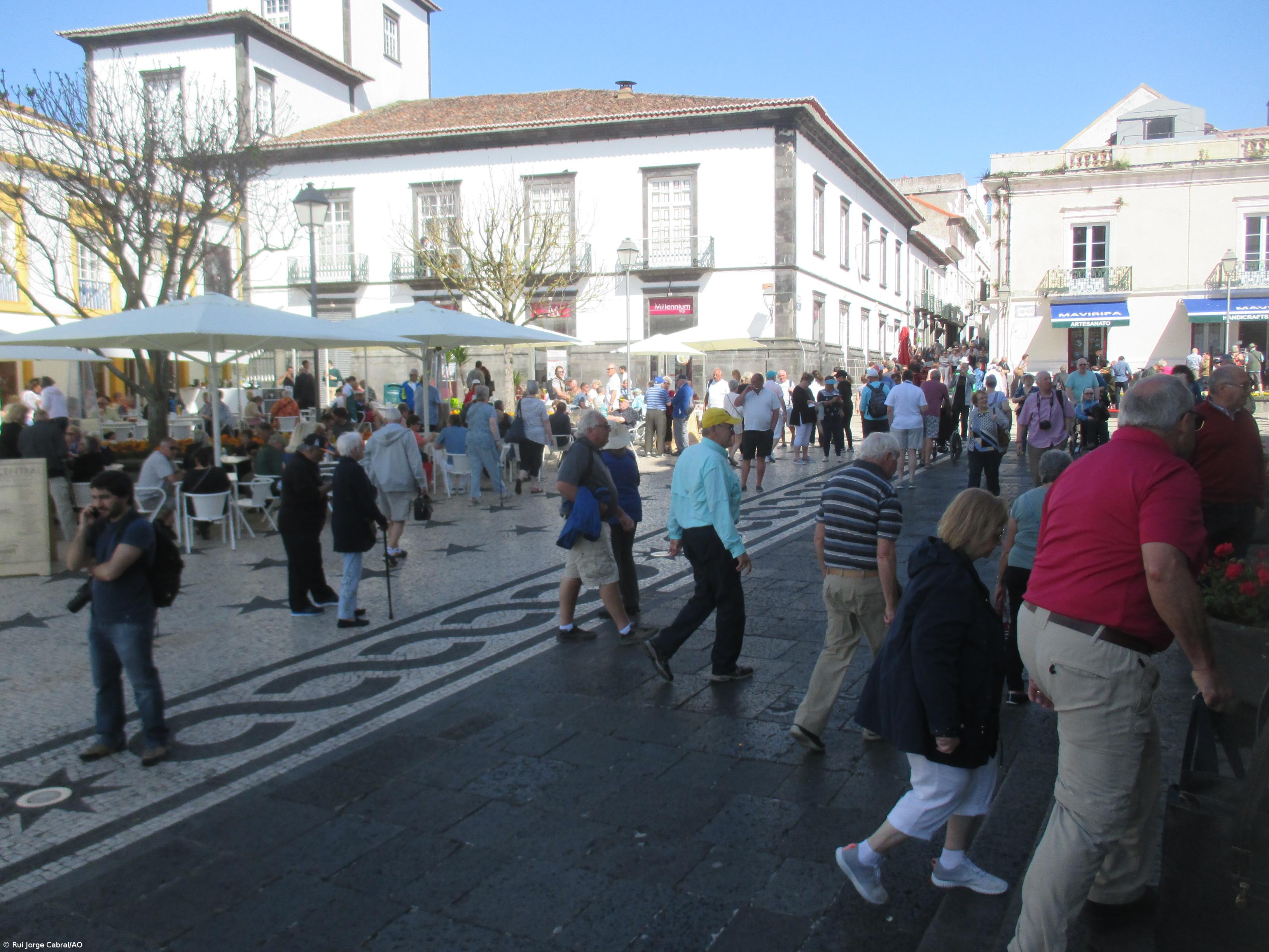 Turistas nacionais provocam queda de dormidas em janeiro  – Imagem 1