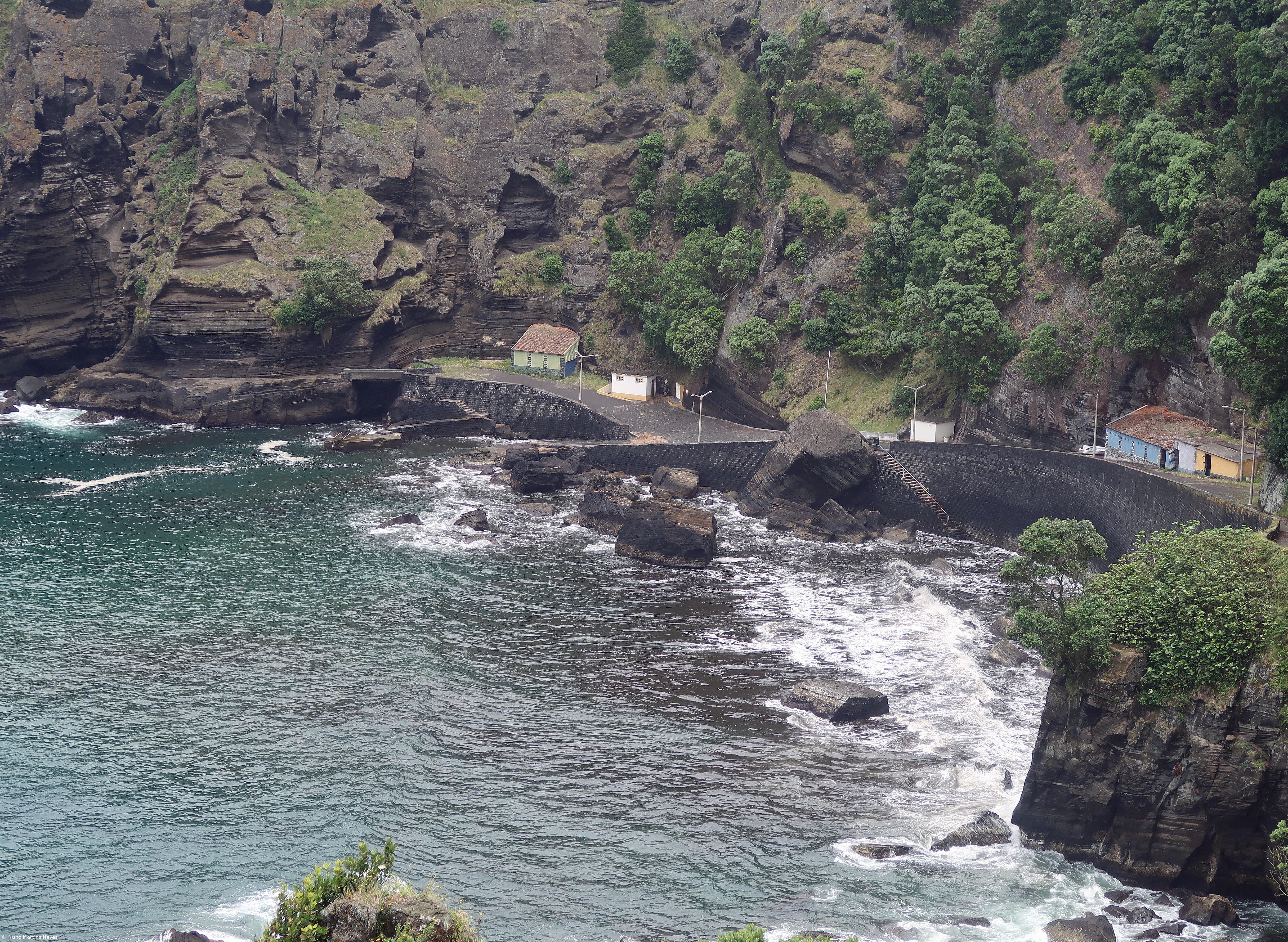 “Quebra-me o coração ver o porto das Capelas assim” – Imagem 1