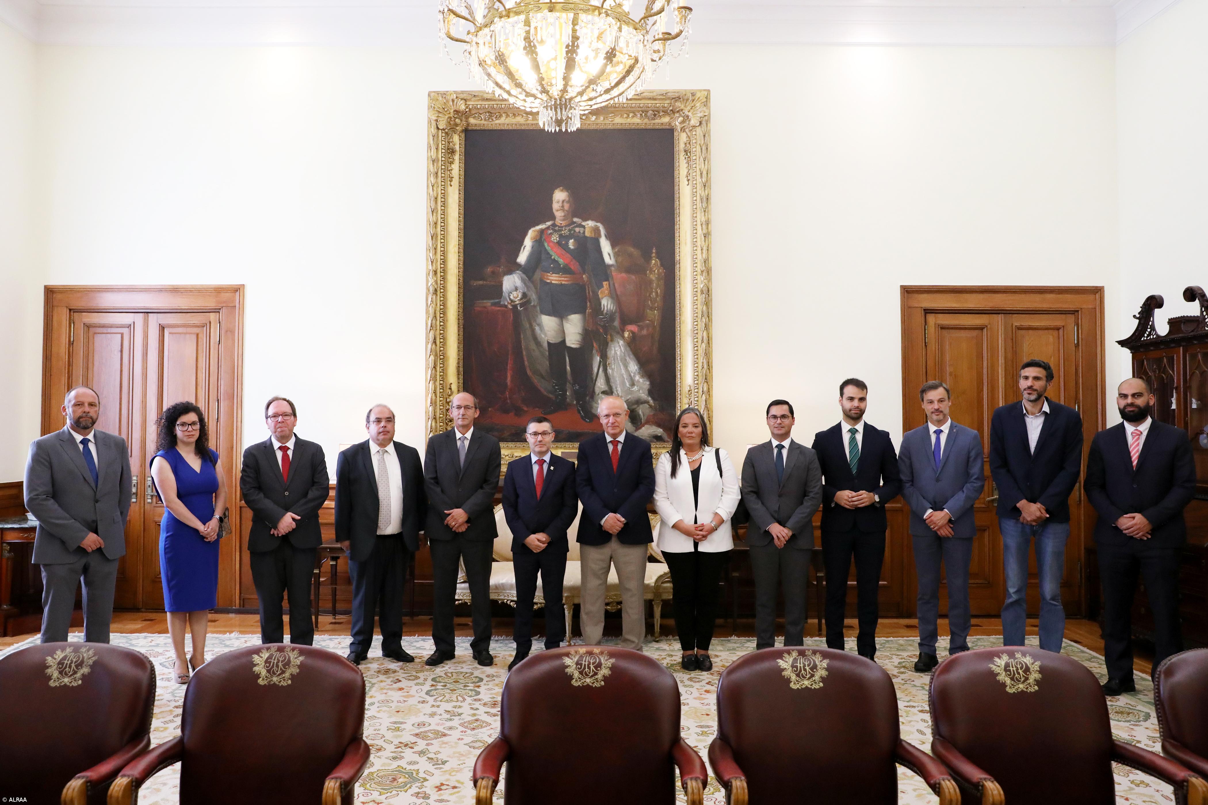 Presidente da Assembleia dos Açores sensibiliza presidente da AR para aprofundamento da autonomia – Imagem 1