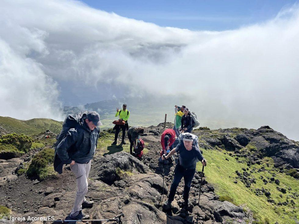 Bispo de Angra comandou subida ao topo do país para incitar jovens a tocar o céu – Imagem 2