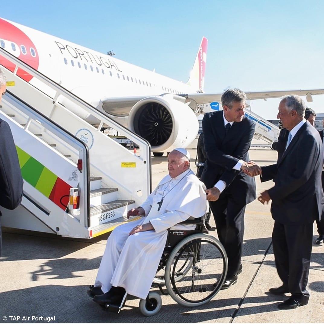 Tripulante açoriano no voo que levou o Papa a Roma – Imagem 1