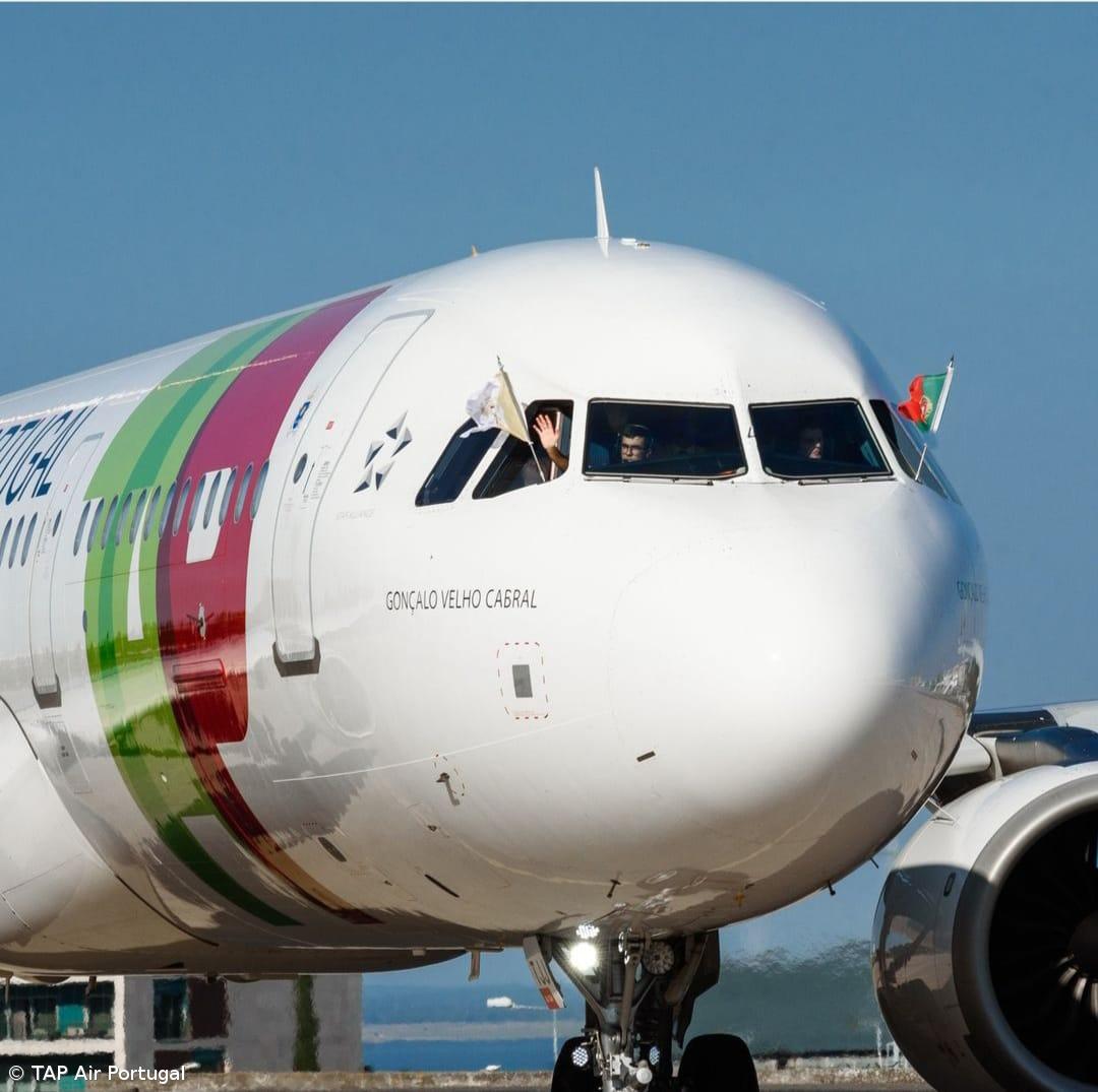 Tripulante açoriano no voo que levou o Papa a Roma – Imagem 3