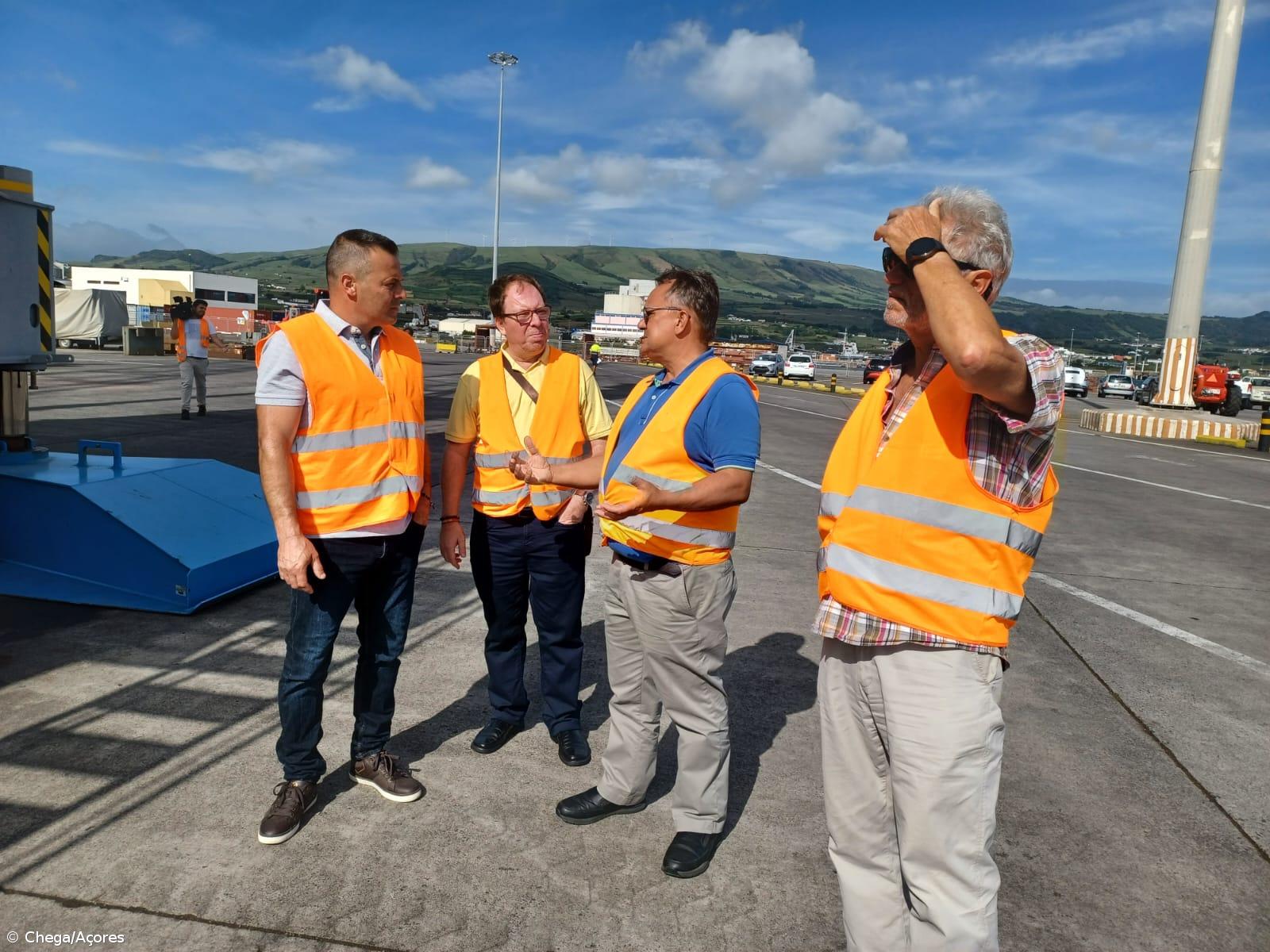 Constantes avarias em gruas retiram potencial à ilha Terceira – Imagem 1