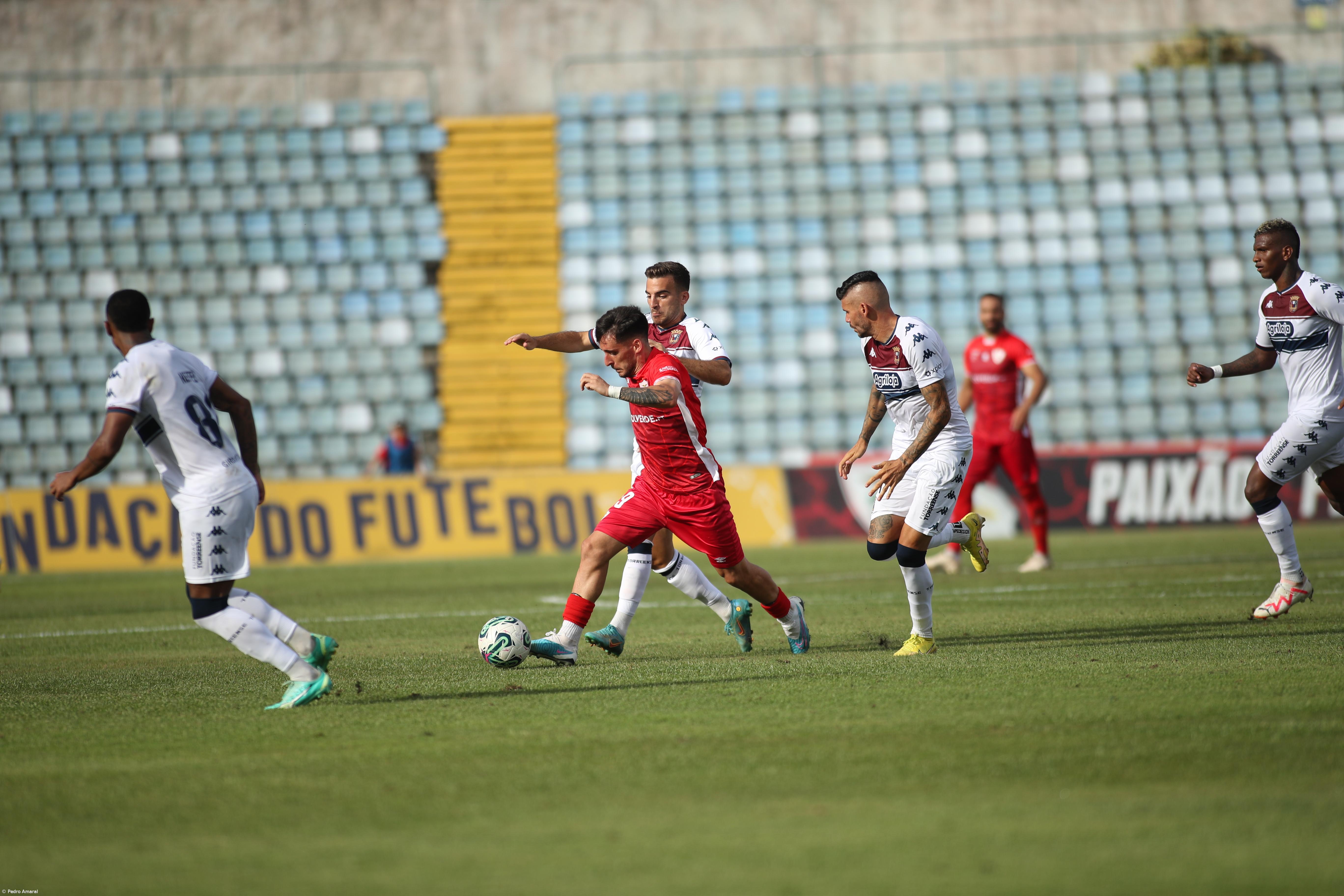 Liga recomenda “intervenção profunda” no relvado do estádio  – Imagem 1