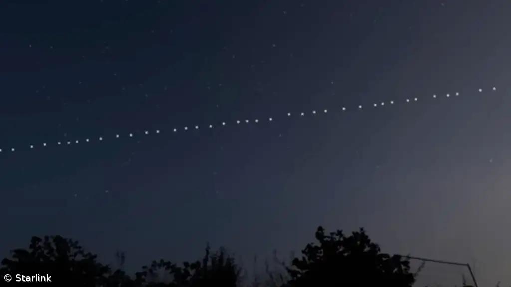 Luzes no céu? Não se assuste, é o comboio de satélites da Starlink – Imagem 1