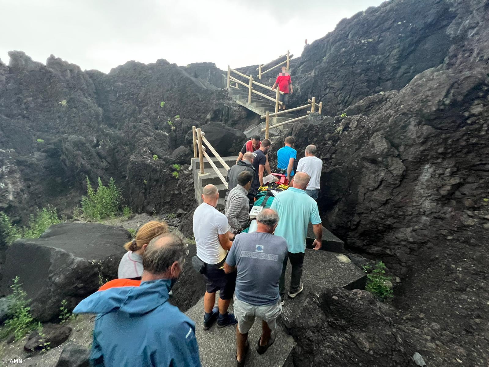 Quatro pessoas auxiliadas devido a onda na Fajã do Ouvidor – Imagem 1