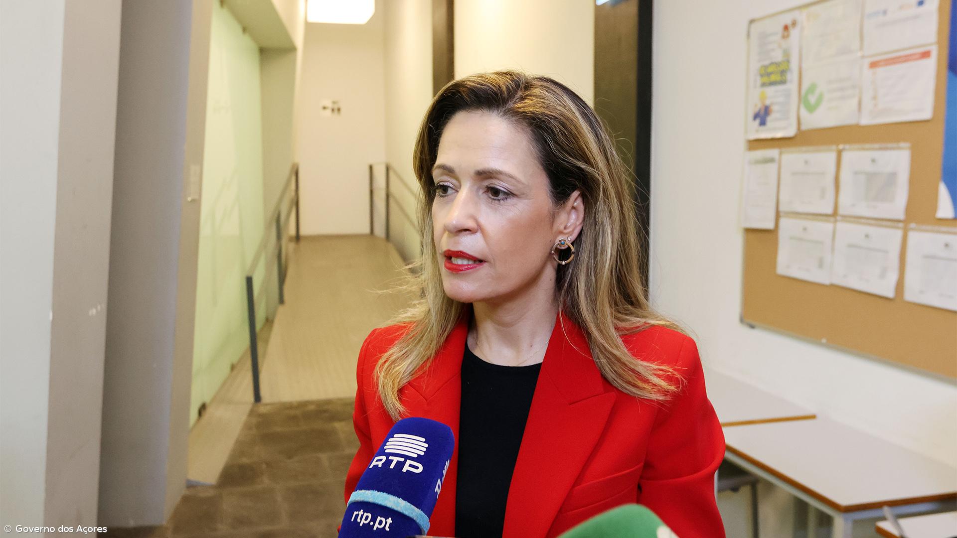 Açores vão apoiar contratação sem termo de recém-licenciados – Imagem 1