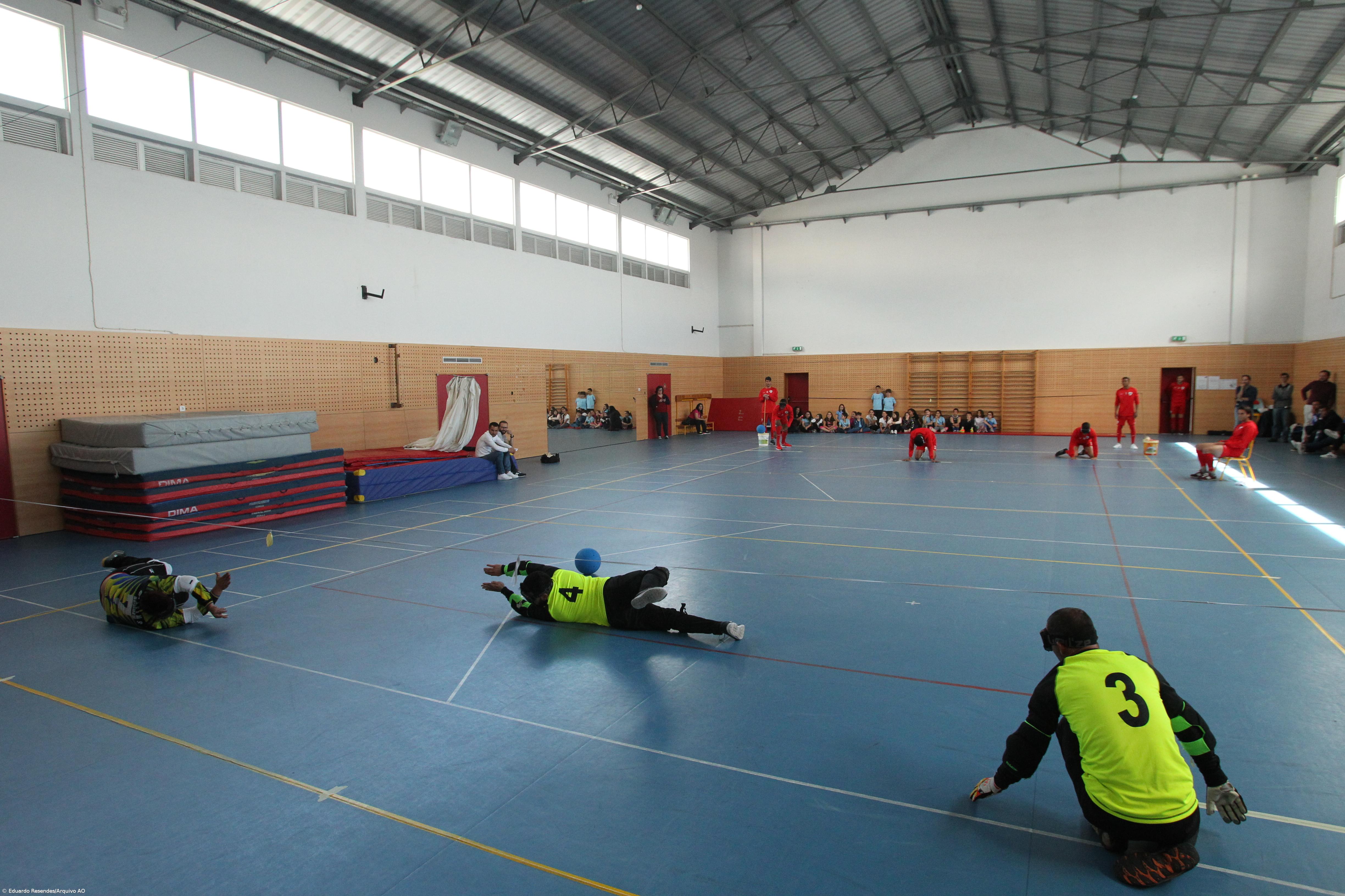 Assistentes operacionais das escolas queixam-se do trabalho nos pavilhões desportivos – Imagem 1