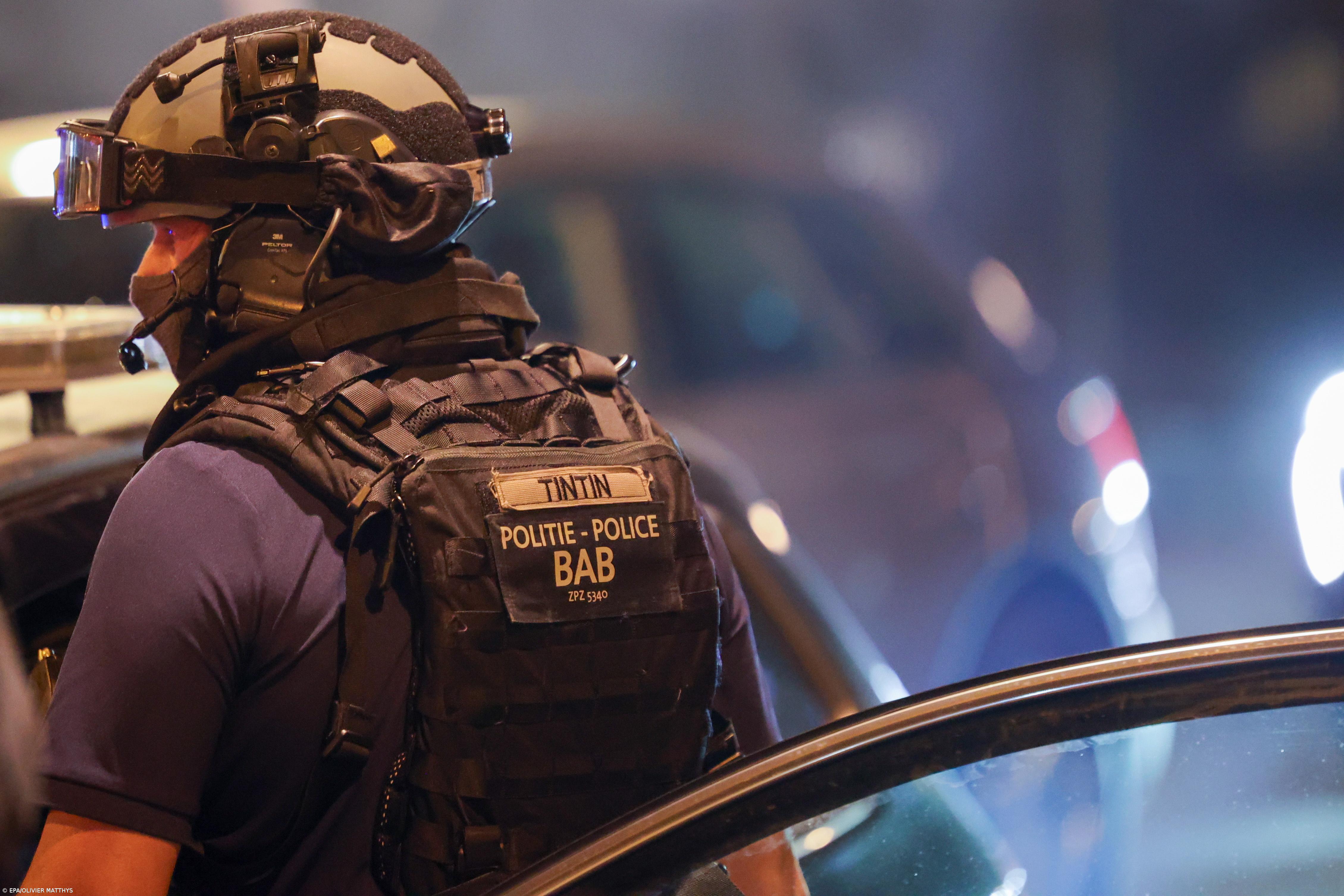 Duas pessoas disparam tiros na estação de metro de Bruxelas sem causar feridos – Imagem 1