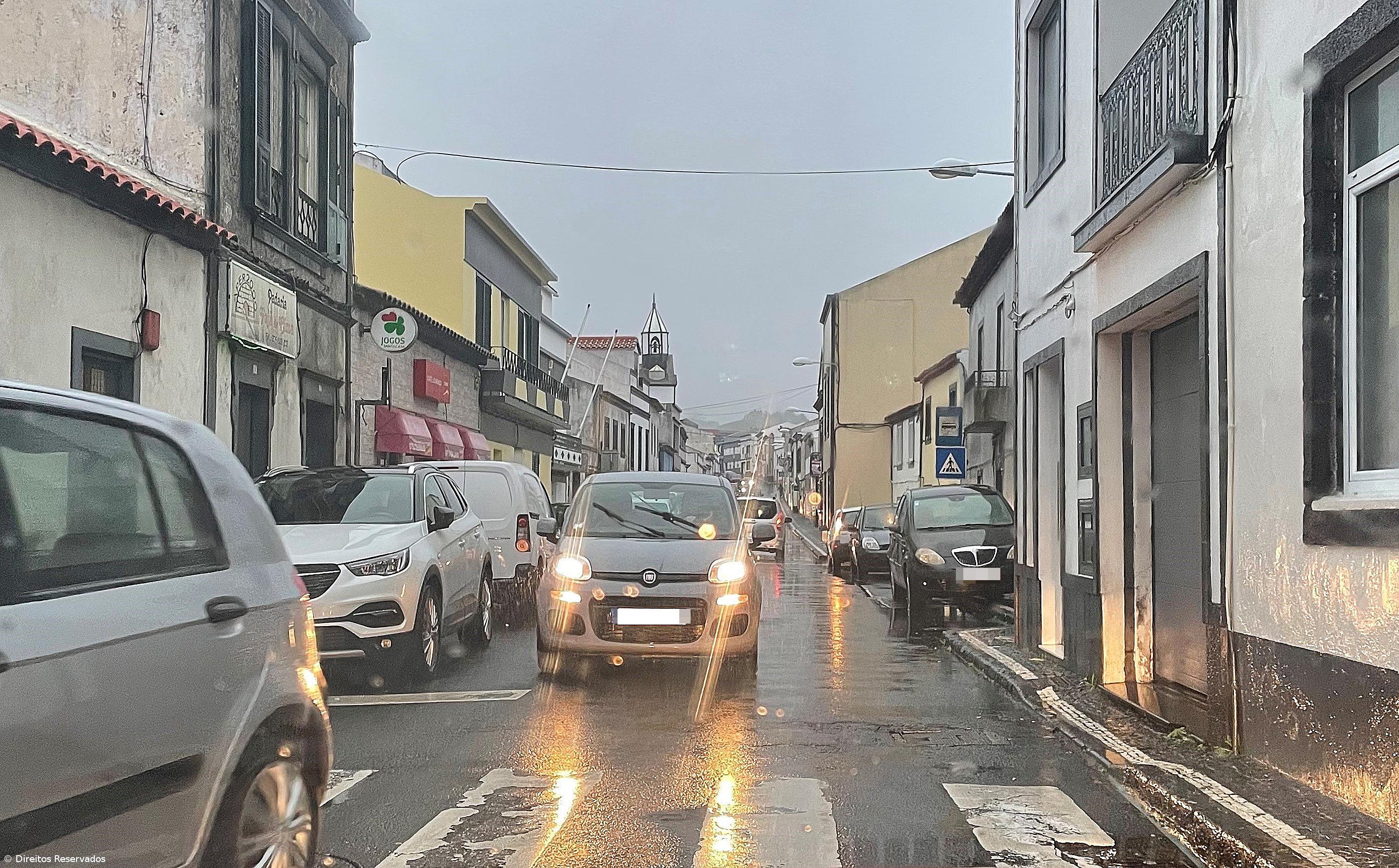 Junta apela a “solução articulada” para trânsito na Fajã de Cima  – Imagem 1