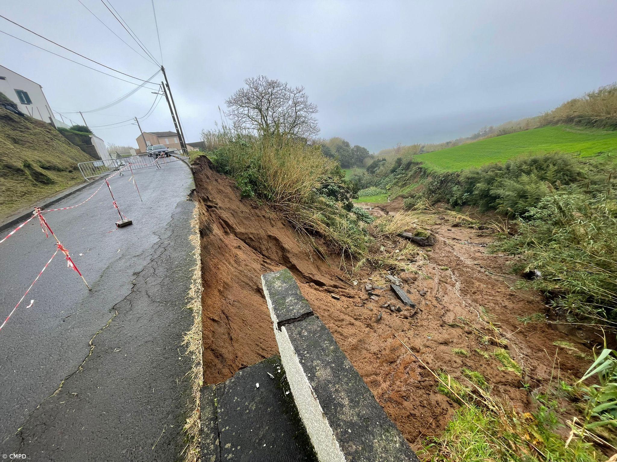 Mau tempo obriga ao realojamento de uma família em Santo António – Imagem 1