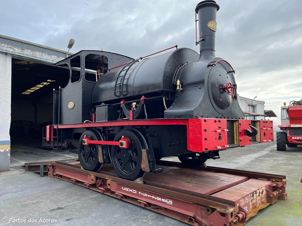 Antiga locomotiva do porto de Ponta Delgada volta a ganhar cor – Imagem 1