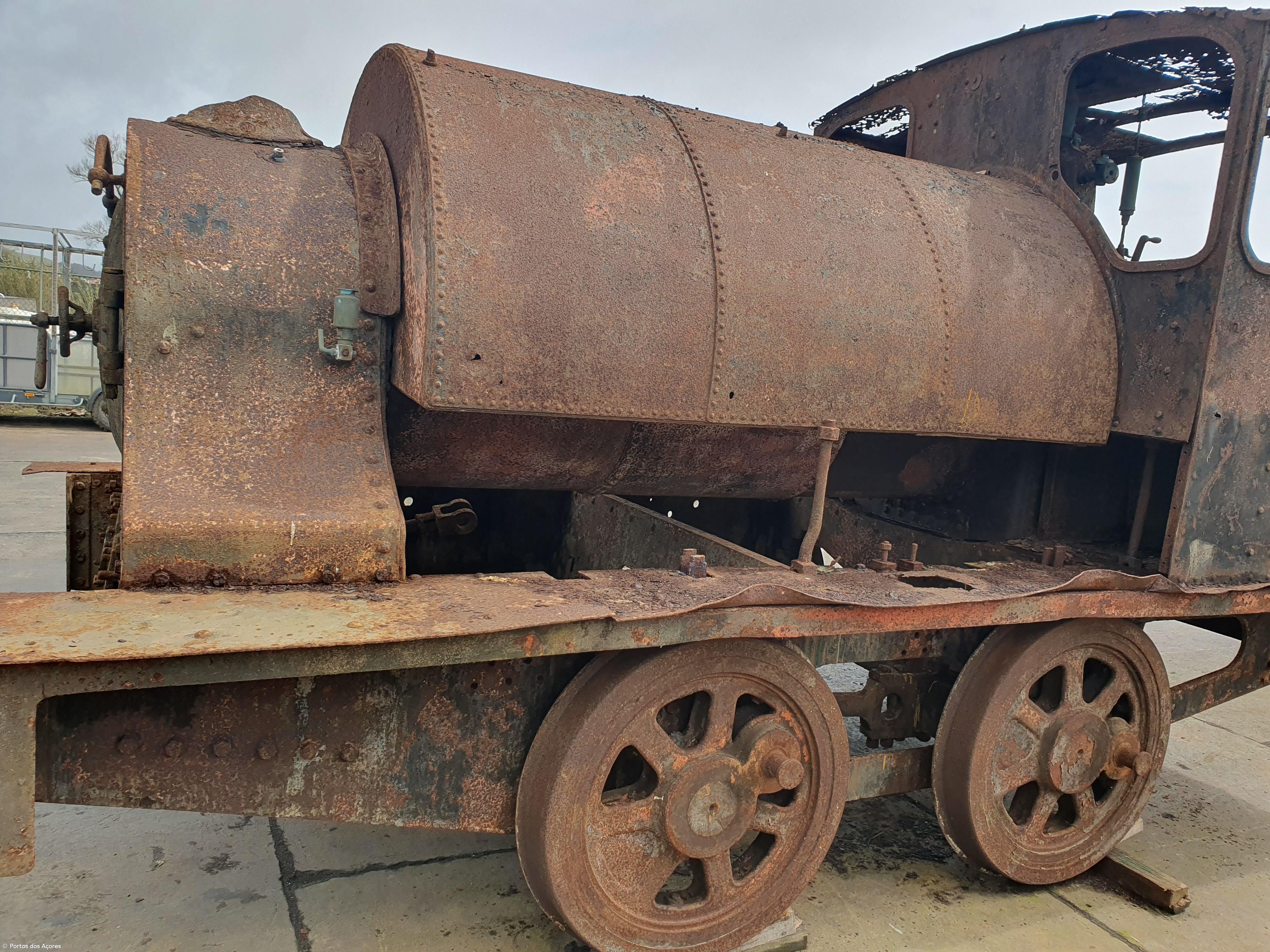 Antiga locomotiva do porto de Ponta Delgada volta a ganhar cor – Imagem 2