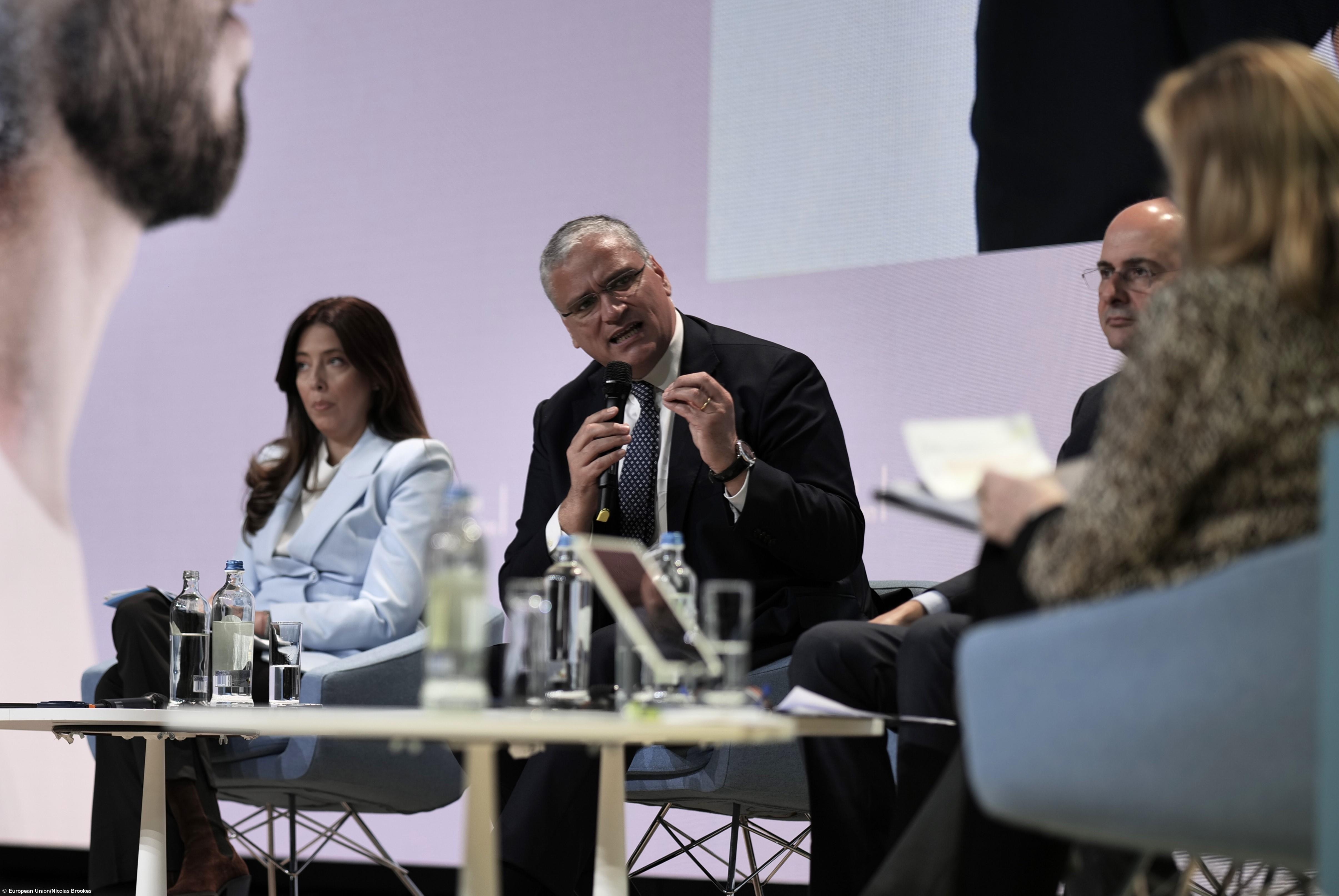 Vasco Cordeiro questiona que tenha de haver redução de verbas da UE para a Coesão – Imagem 1