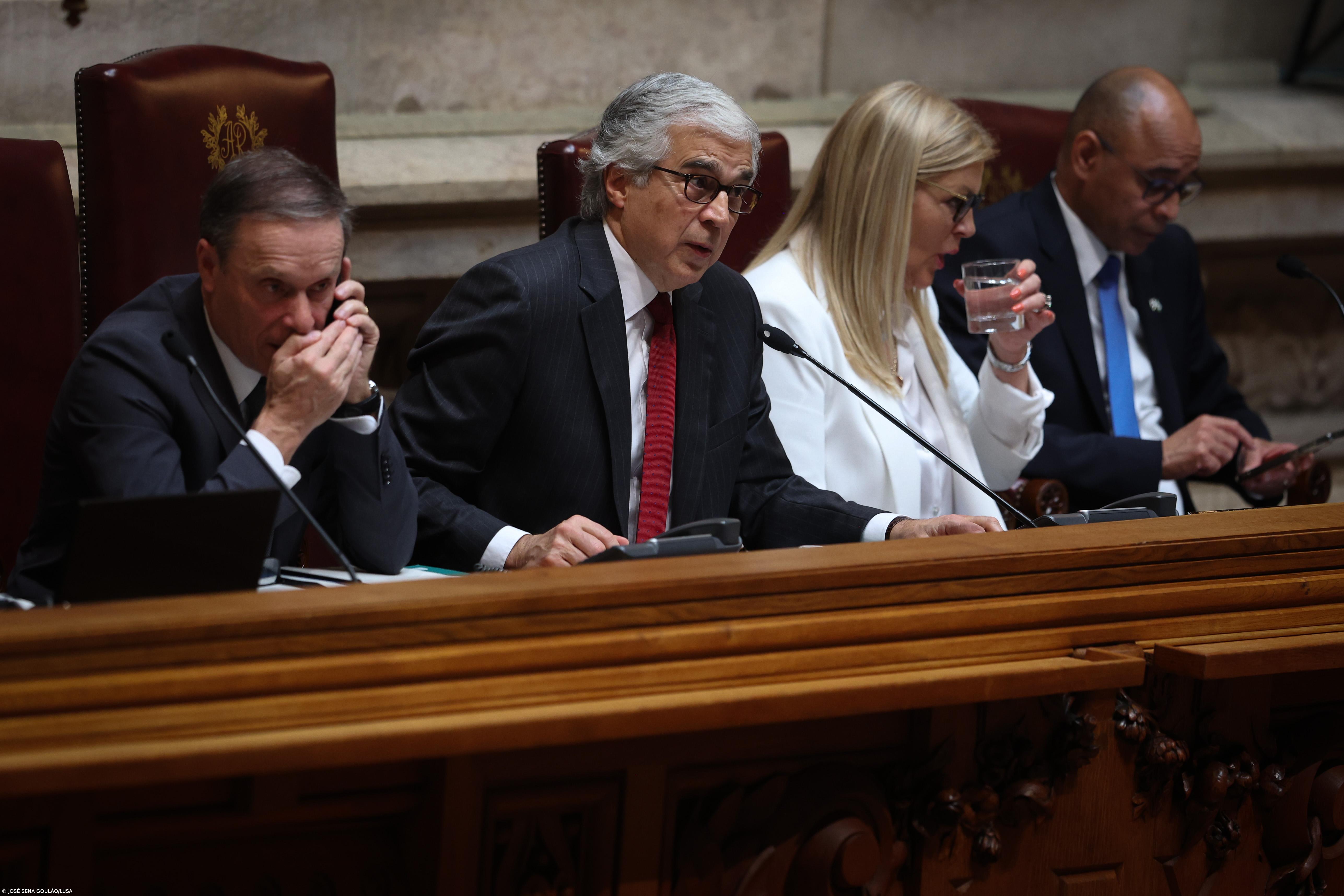 Grades de segurança em frente ao parlamento retiradas a pedido de Aguiar-Branco – Imagem 1