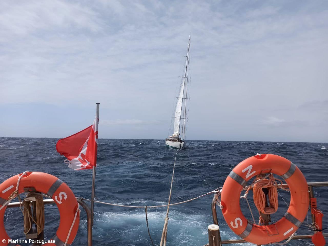 Marinha resgata sete pessoas a bordo de veleiro nos Açores – Imagem 1