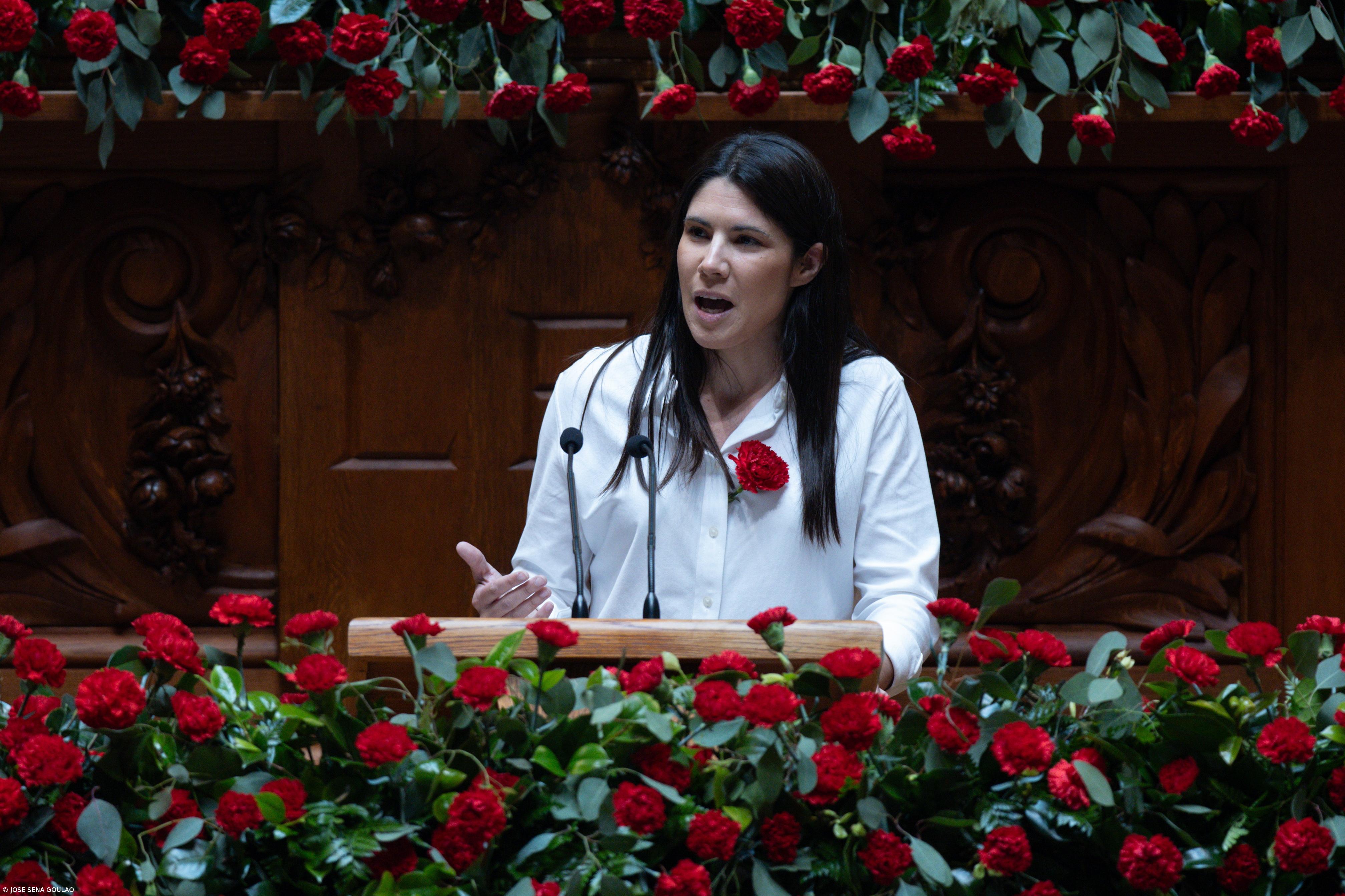 Mariana Mortágua exige que Aguiar-Branco cumpra regimento do parlamento – Imagem 1