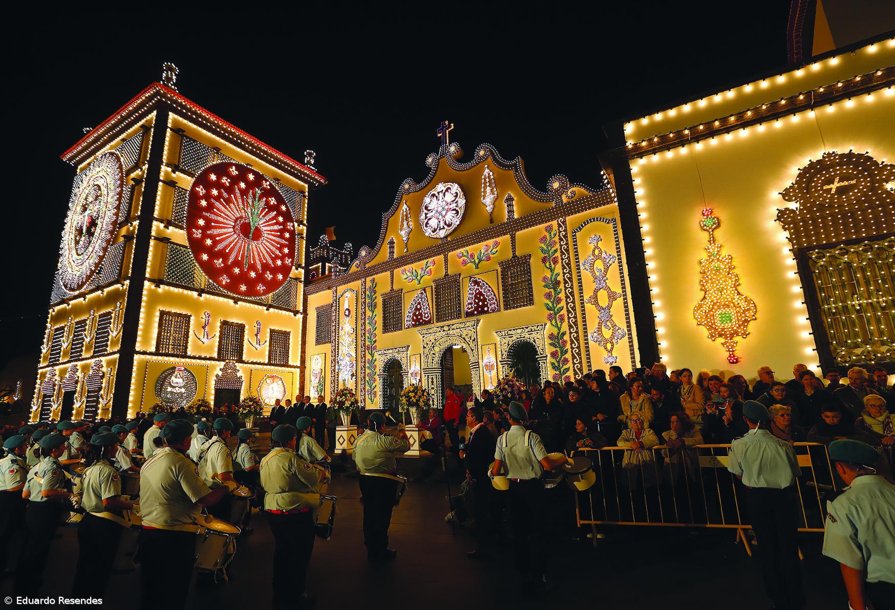 Inauguração da iluminação do Santuário assinalou o início das festas  – Imagem 1