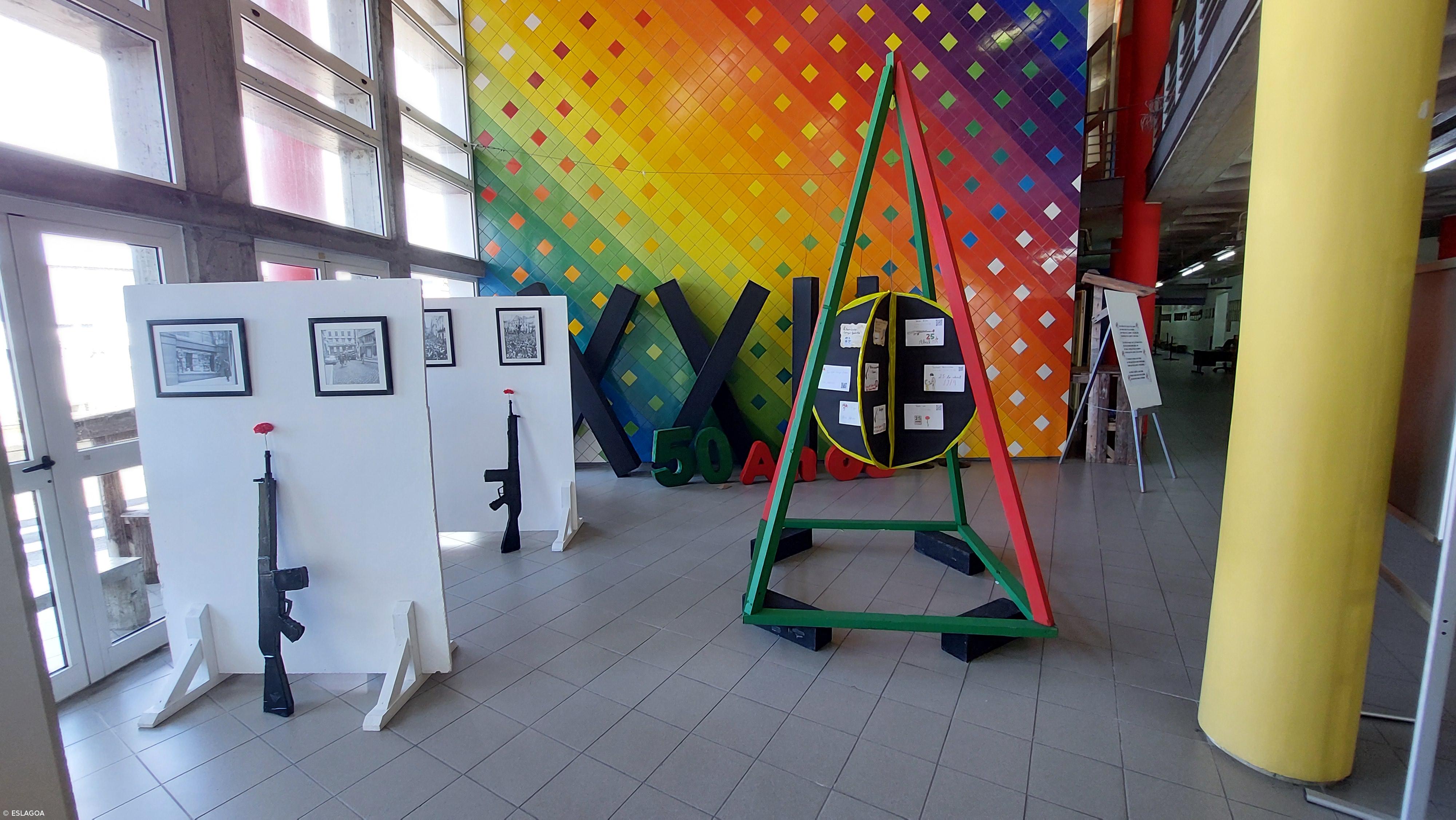 Fotografias e Bandeira Nacional cinquentenária em Exposição – Imagem 6