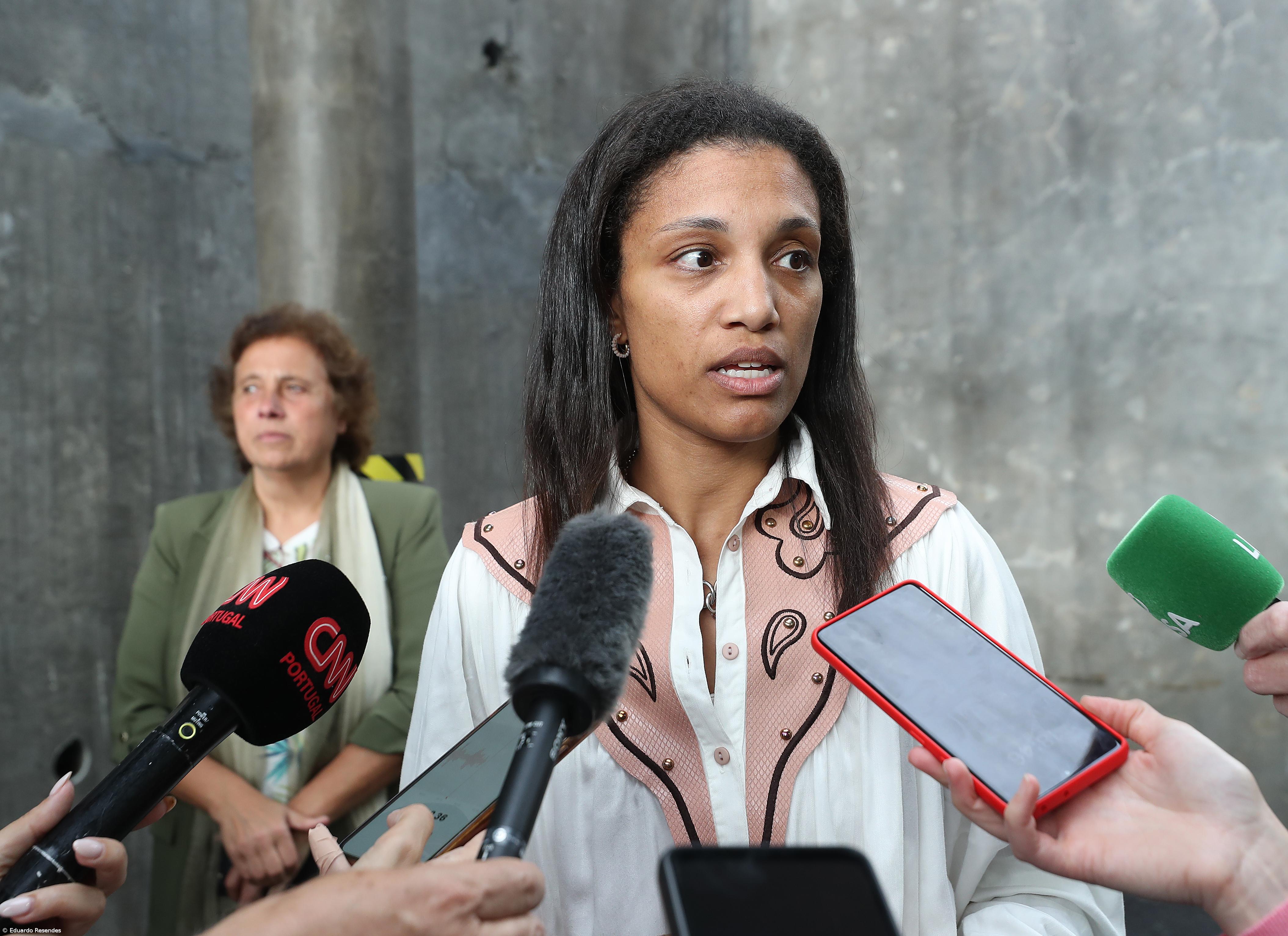 Regresso dos doentes ao Hospital do Divino Espírito Santo será faseado, diz Governo – Imagem 1