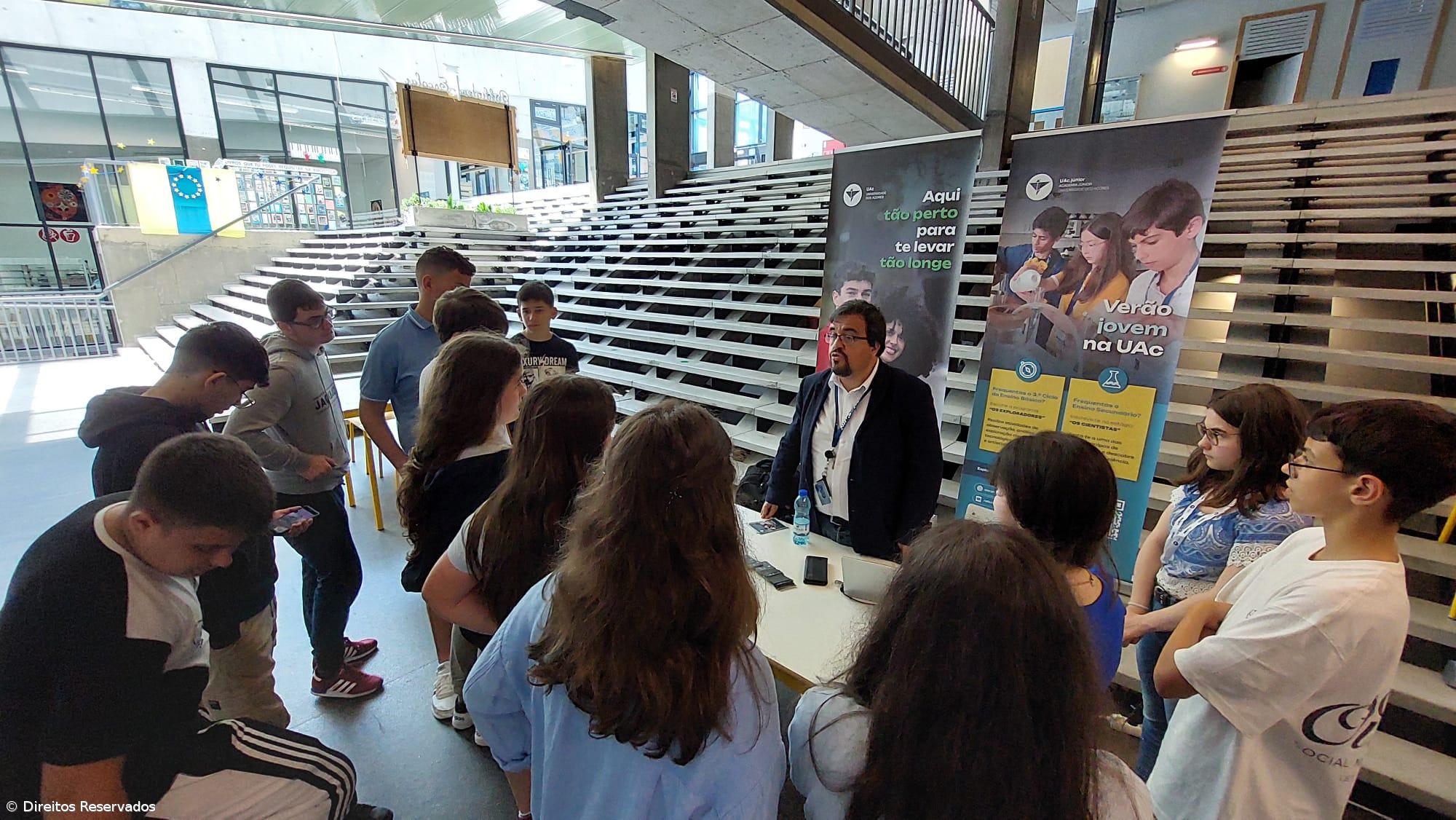 Feira da Empregabilidade, Formação e Educação na EBI de Ponta Garça – Imagem 3