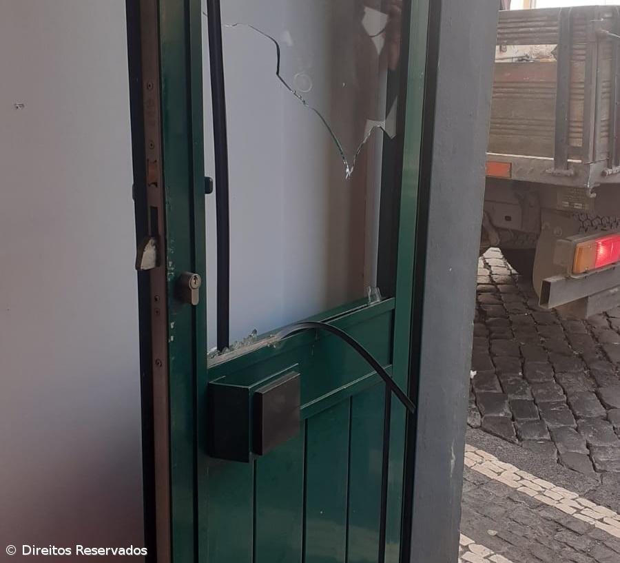Loja de comércio tradicional em Ponta Delgada foi alvo de assalto – Imagem 1