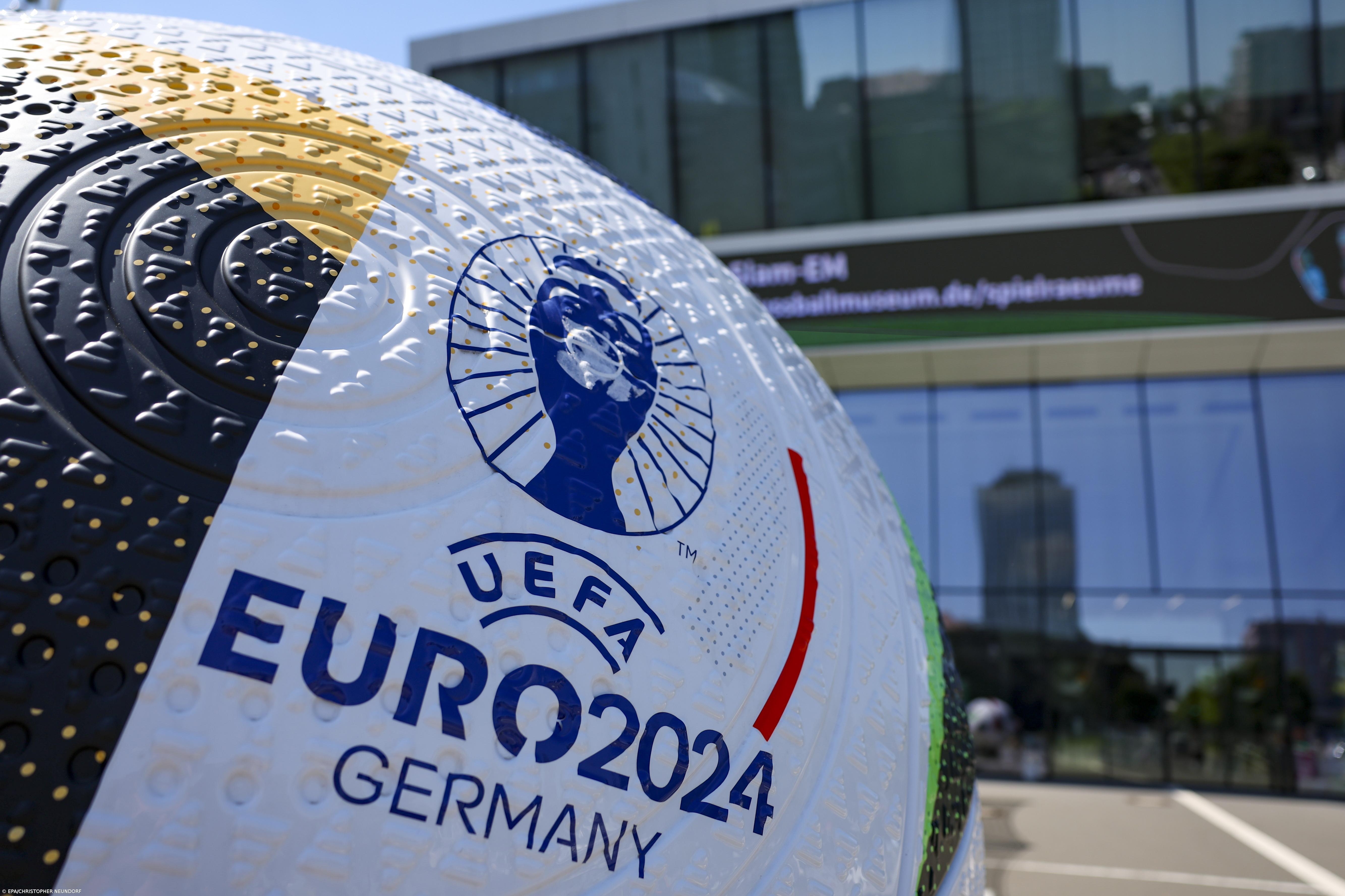 UEFA pune racismo e multa sete das 24 federações da fase final – Imagem 1