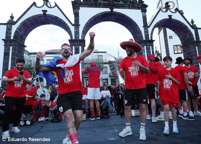 Santa Clara festeja nas Portas da Cidade o título de campeão da II Liga – Imagem 5