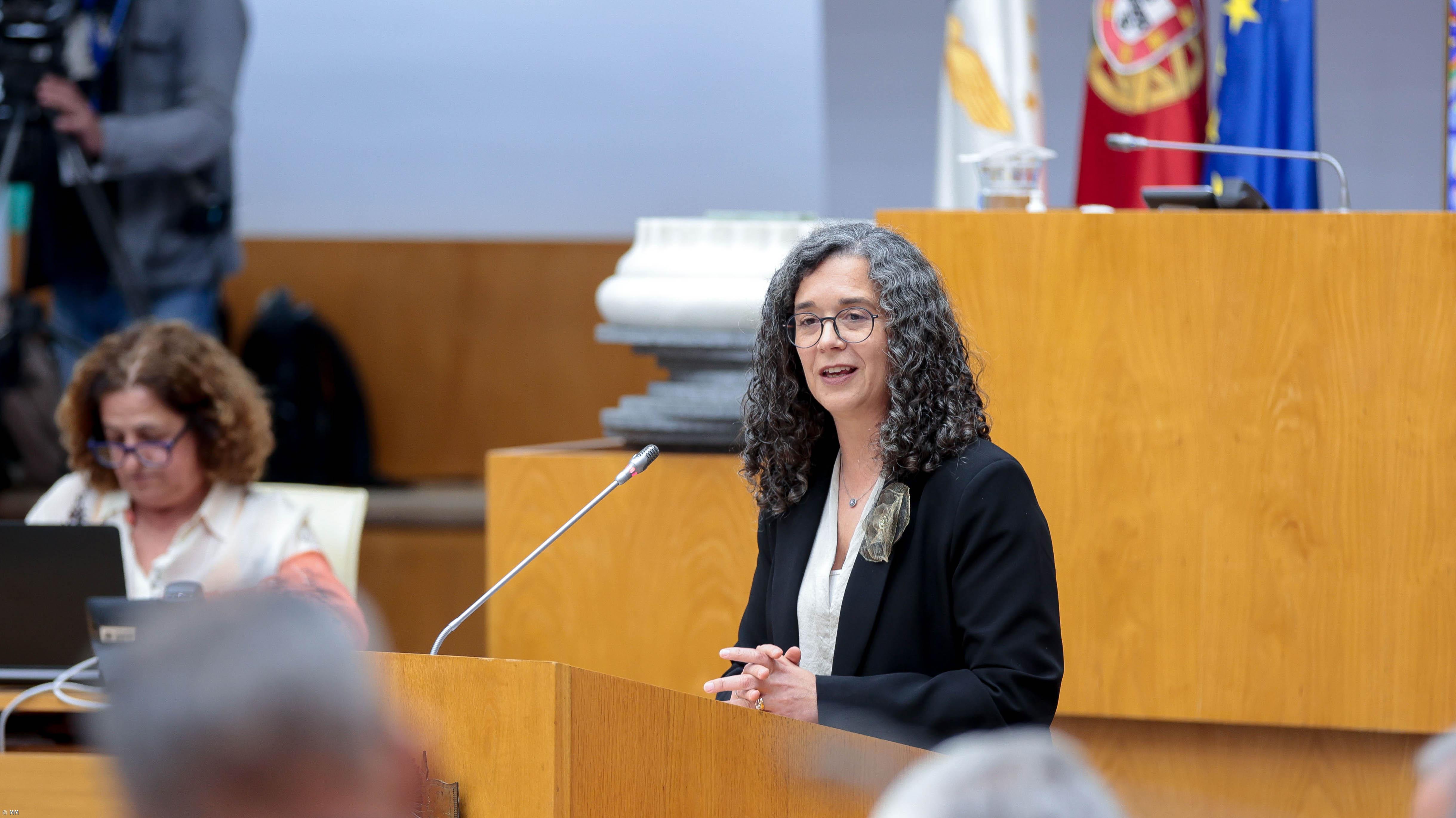 Governo açoriano realça baixa do abandono escolar mas oposição fala em "anos perdidos" – Imagem 1