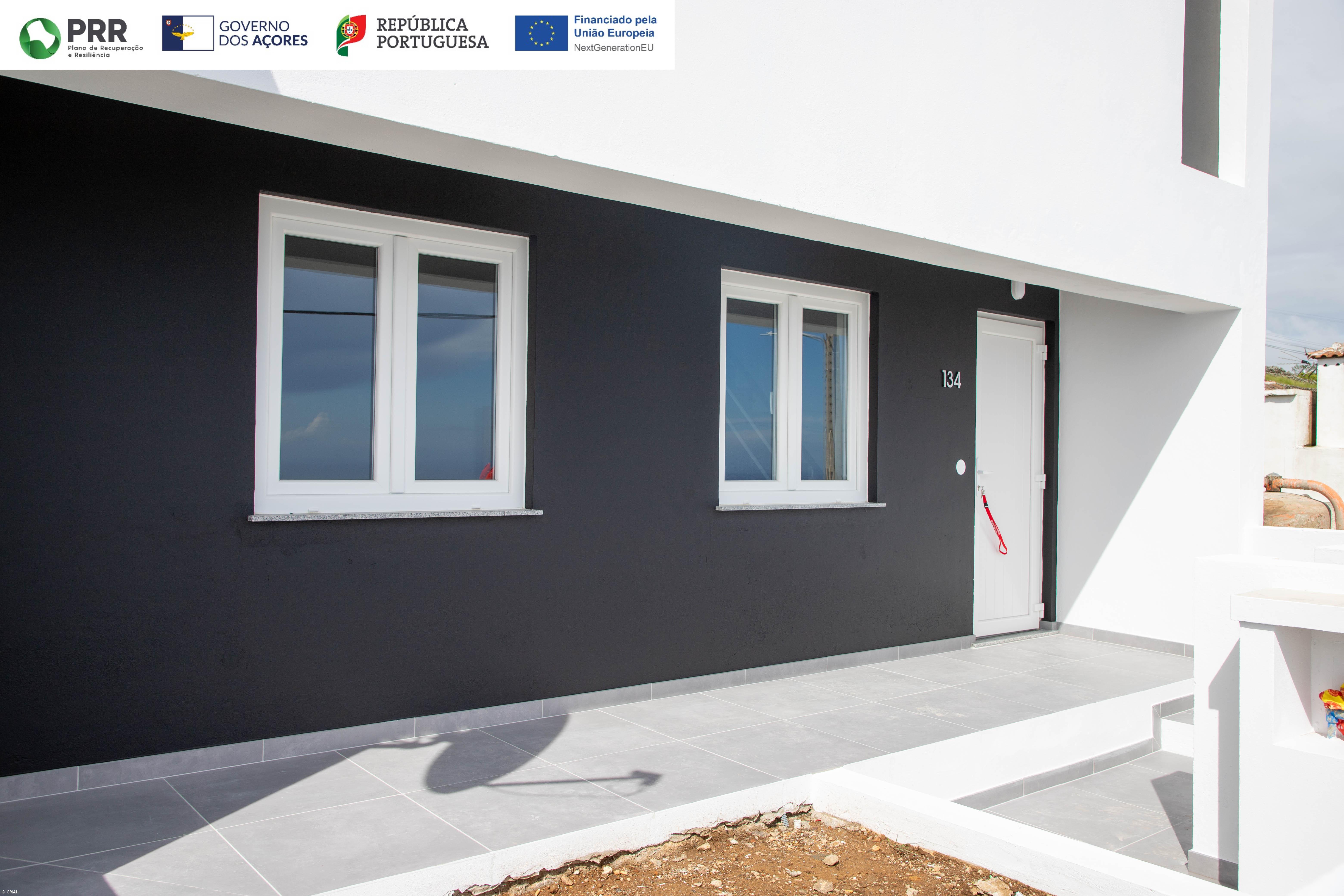 Município de Angra entrega habitações requalificadas no âmbito do PRR e 1.º Direito – Imagem 1