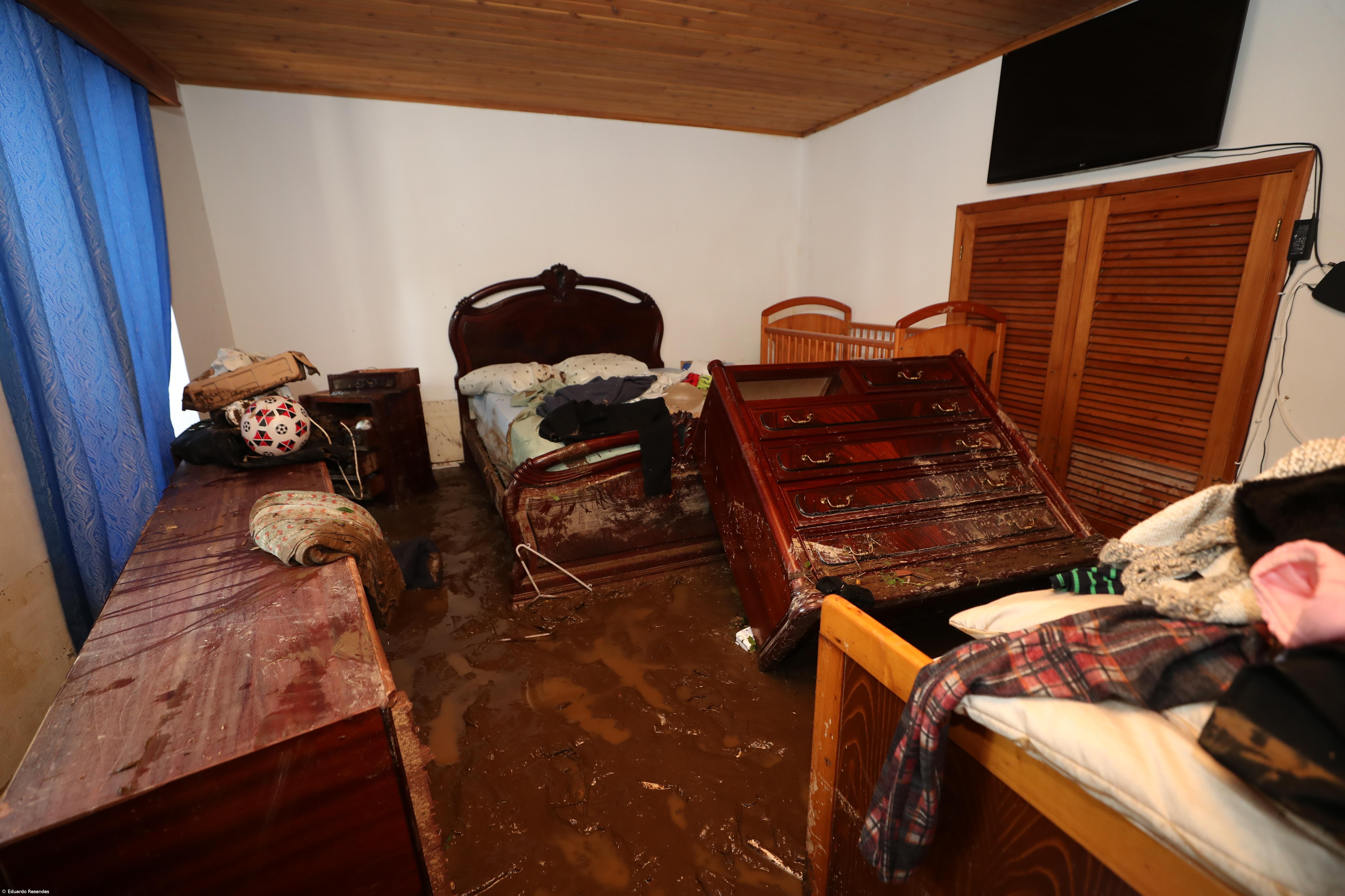 O dia a seguir foi de arregaçar mangas na Ribeira Grande – Imagem 3