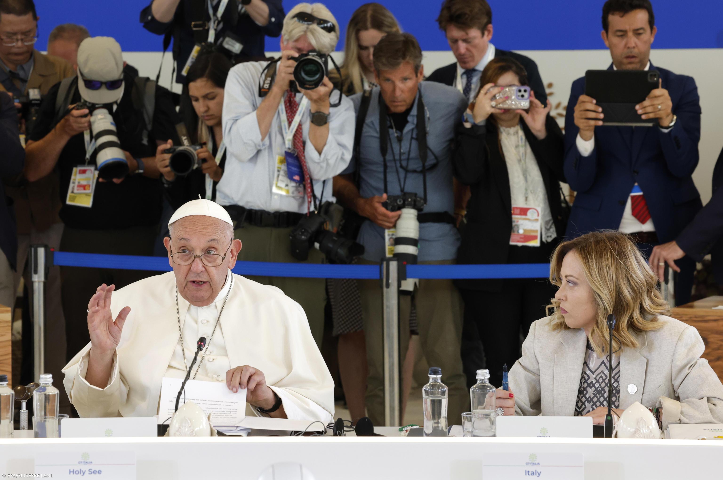 Papa Francisco apela no G7 à proibição de "armas autónomas letais" – Imagem 1