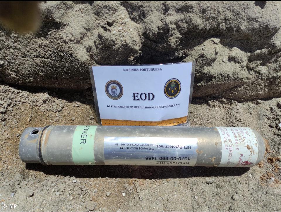 Marinha inativa engenho explosivo de fósforo branco em praia de Setúbal – Imagem 1